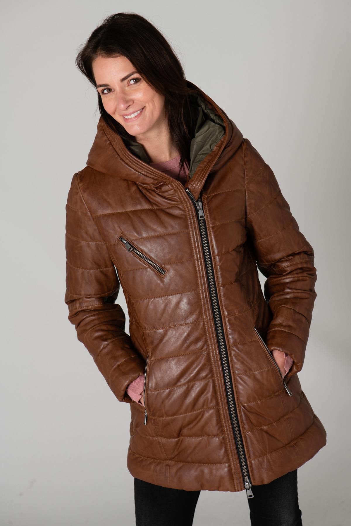 Mid-length down jacket in cognac leather - Image n°6