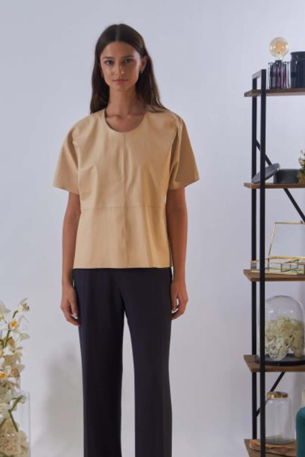 Round-neck beige leather blouse - Image n°11