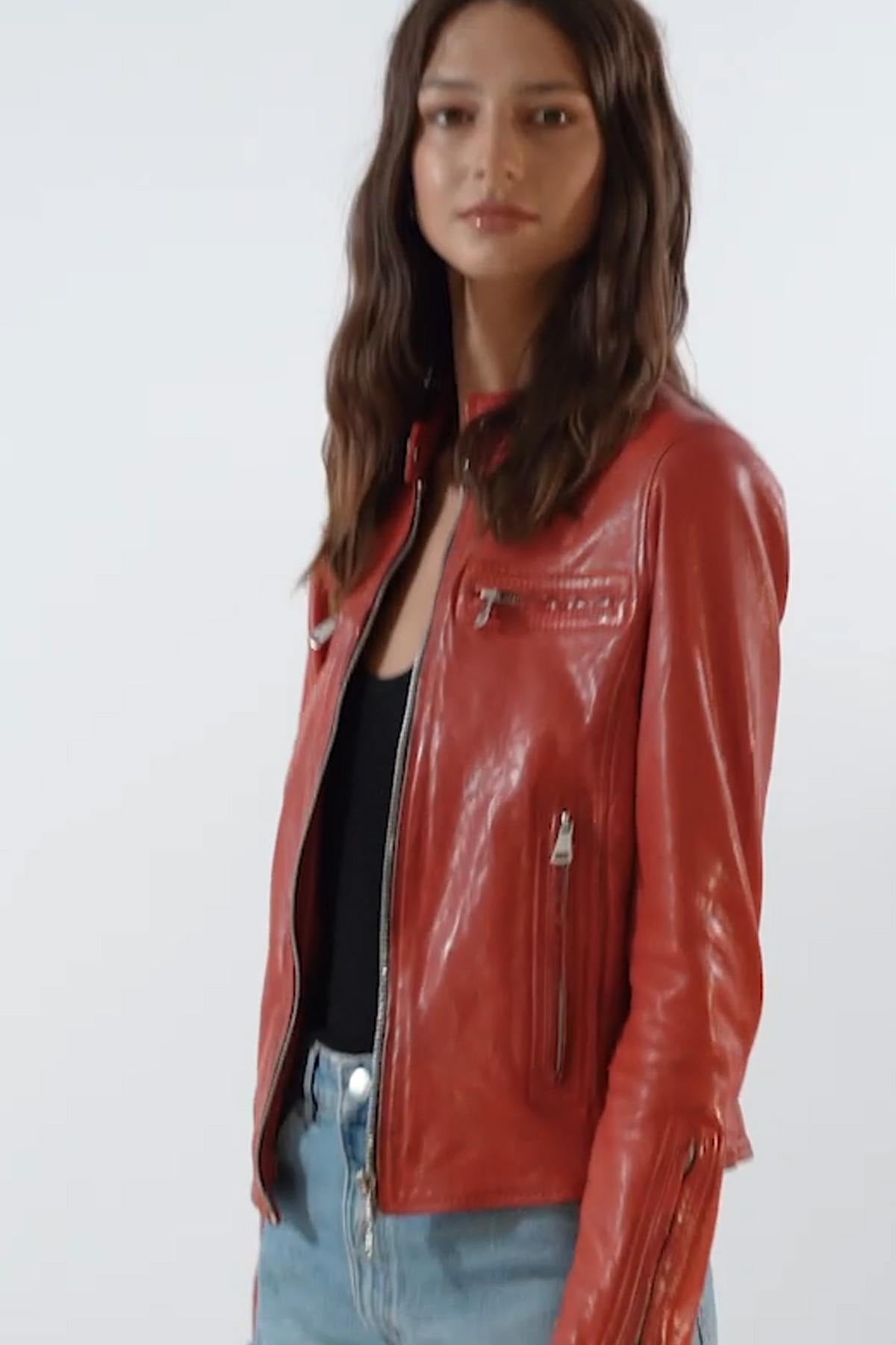 Women's red leather jacket - Image n°1