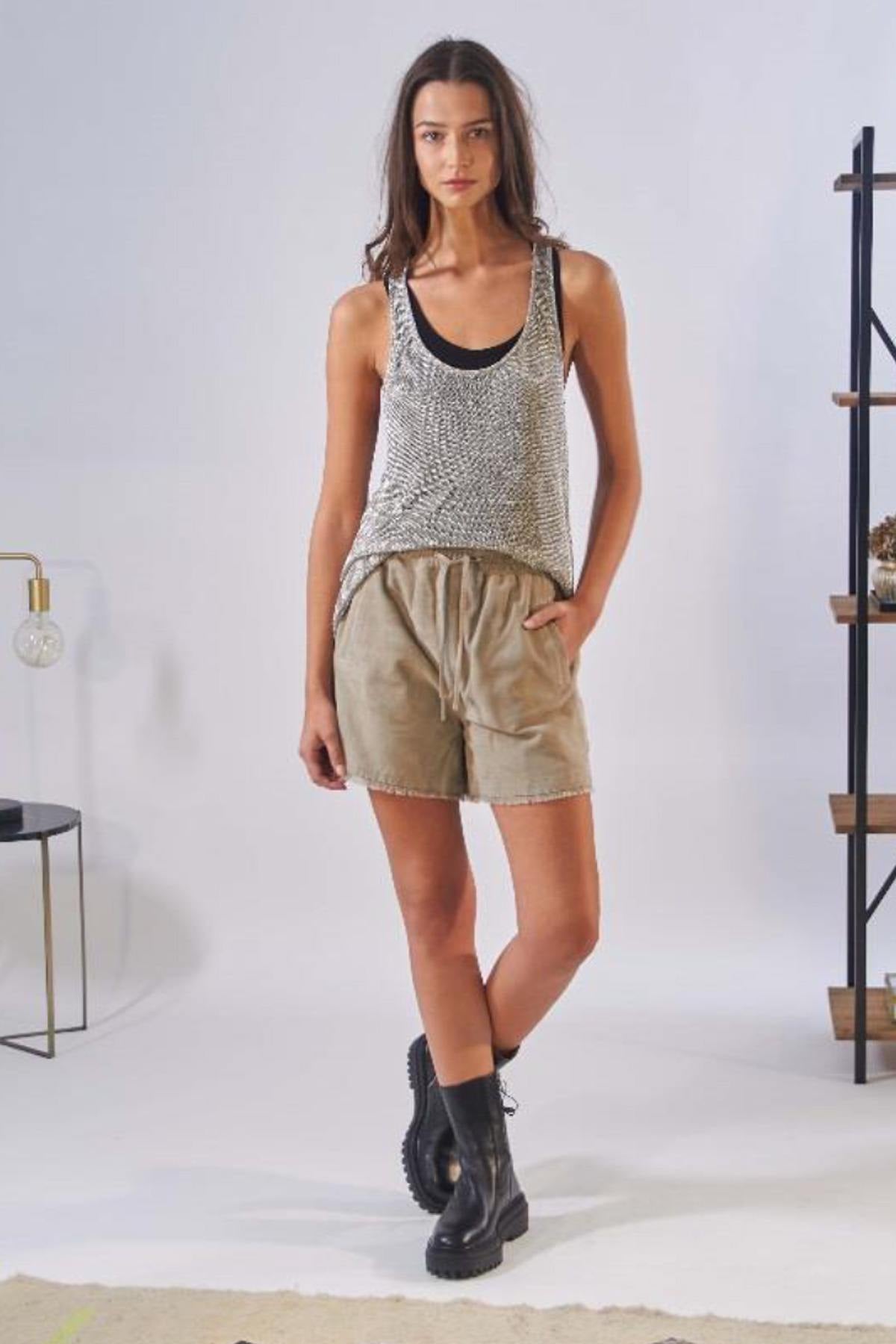 Women's beige leather shorts - Image n°2