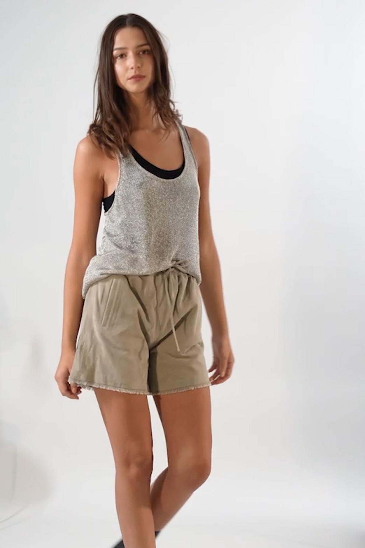 Women's beige leather shorts - Image n°4