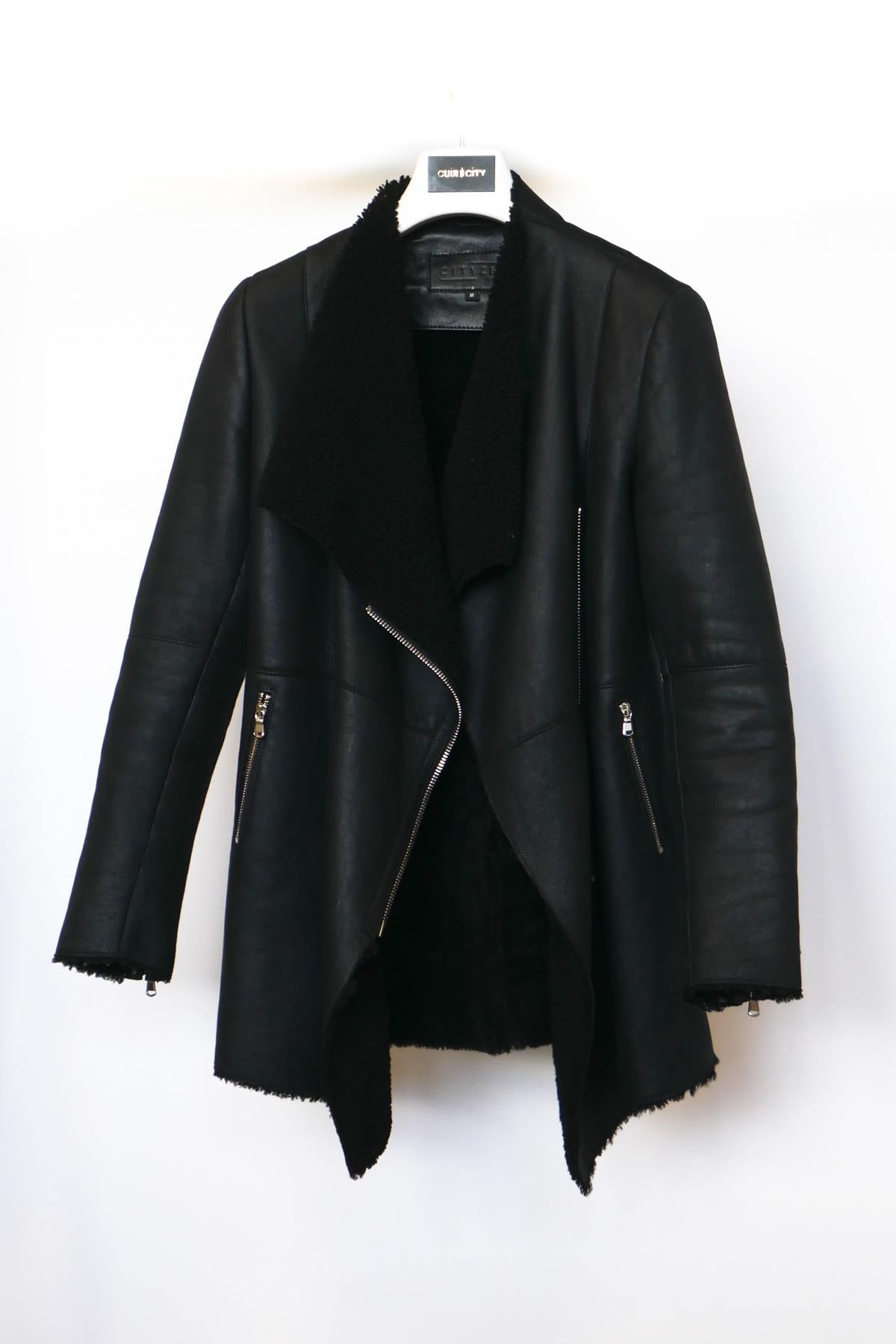 Women's mid-length black shearling jacket - Image n°3