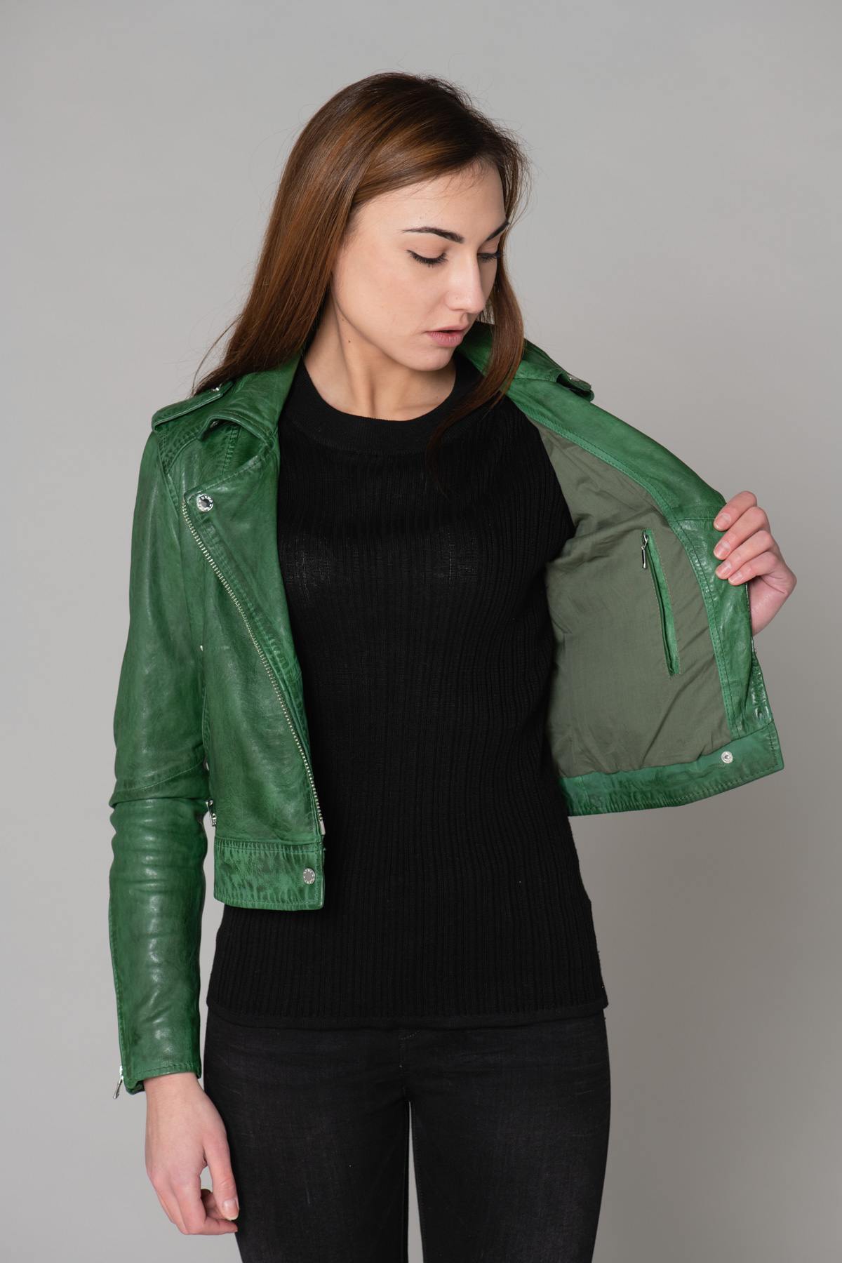 Short green leather Biker Jacket - Image n°12