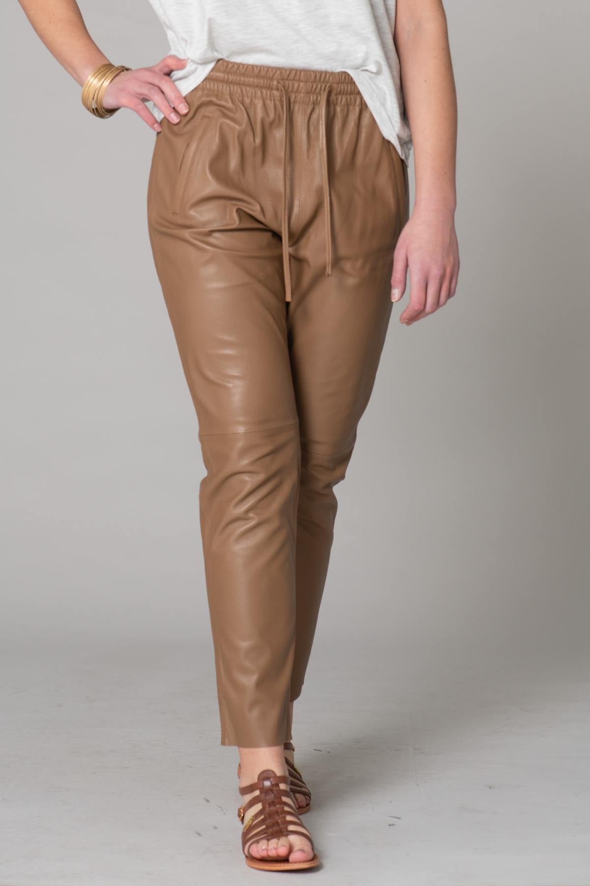 Coffee brown leather joggers - Image n°13