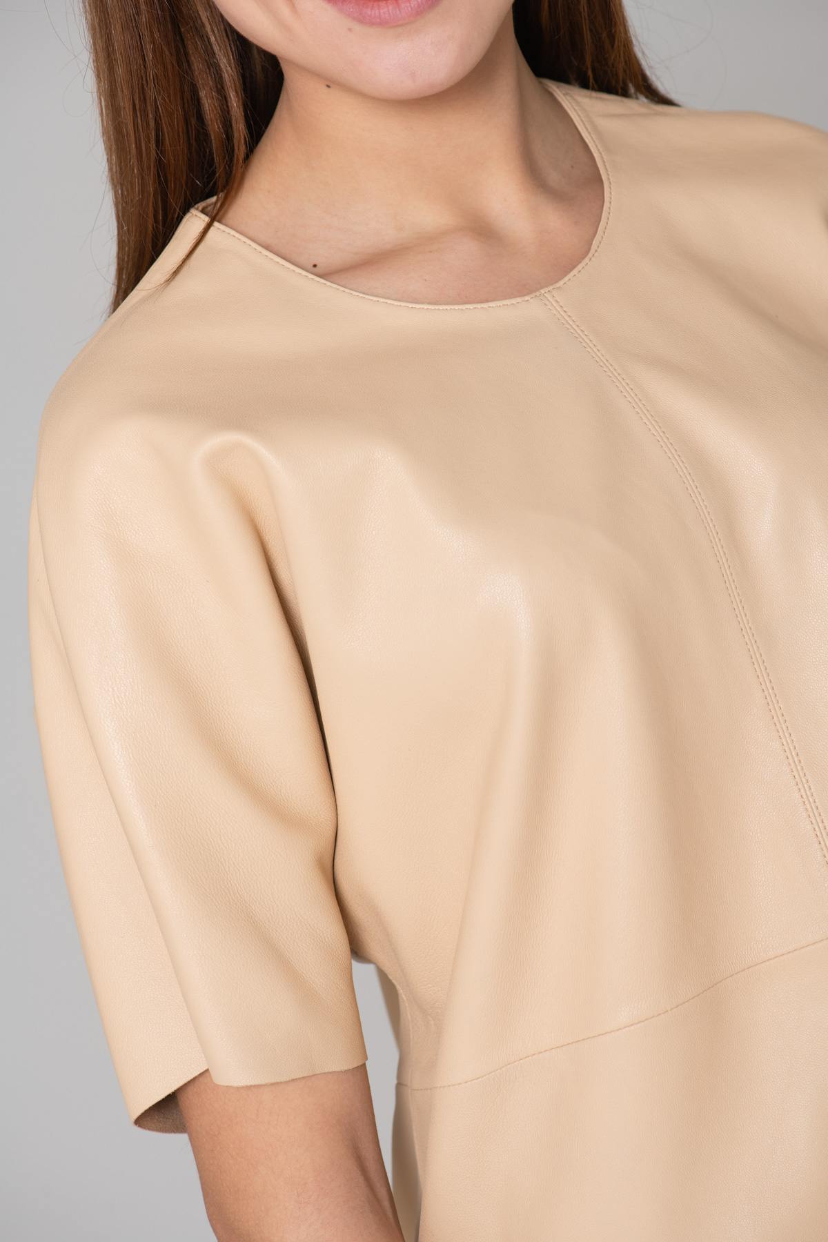 Round-neck beige leather blouse - Image n°13