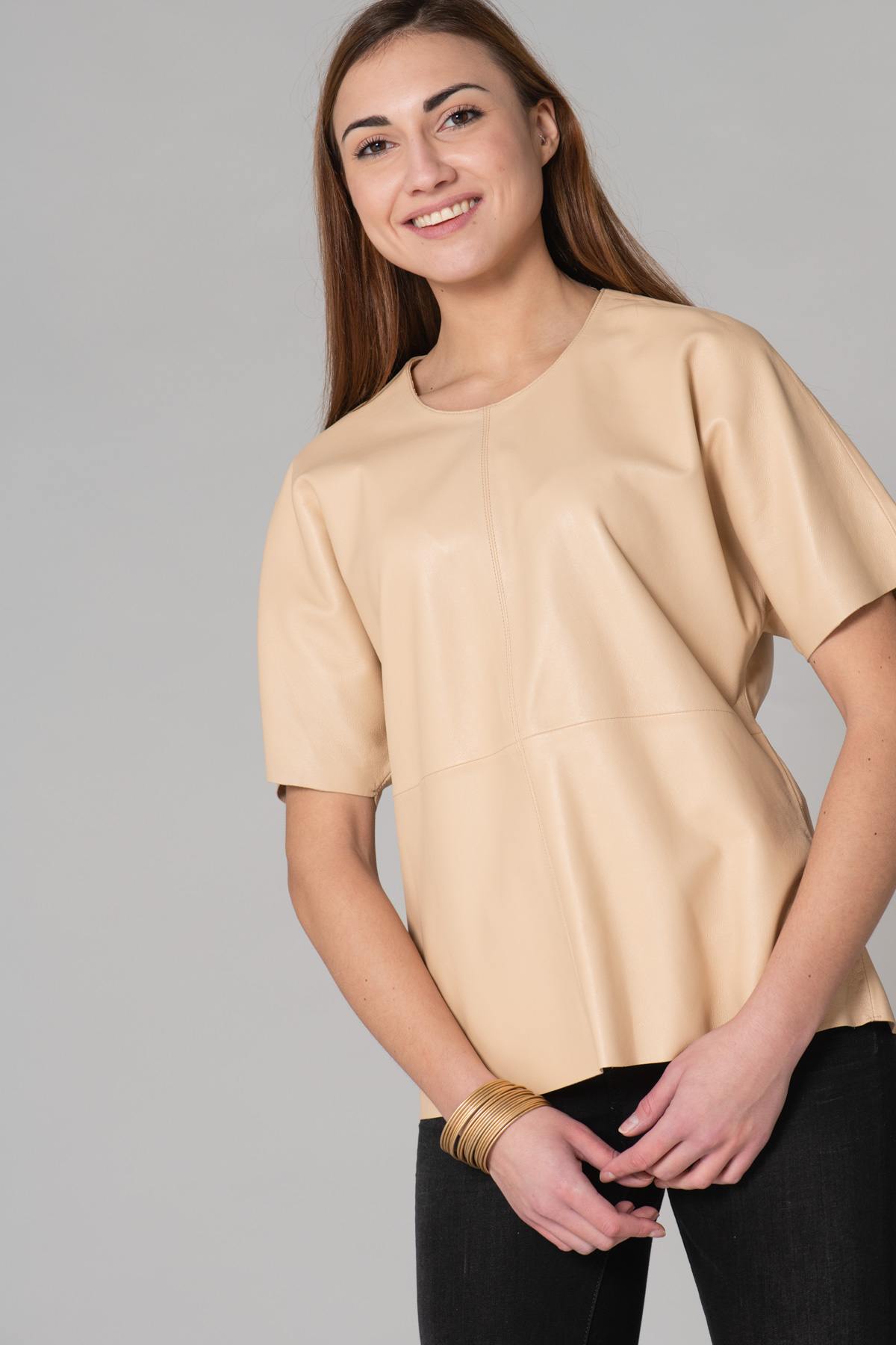 Round-neck beige leather blouse - Image n°15