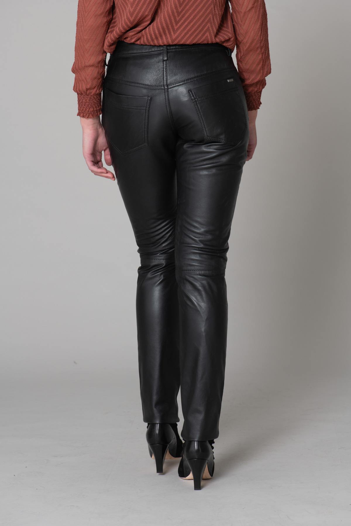 Five-pocket leather pants - Image n°11