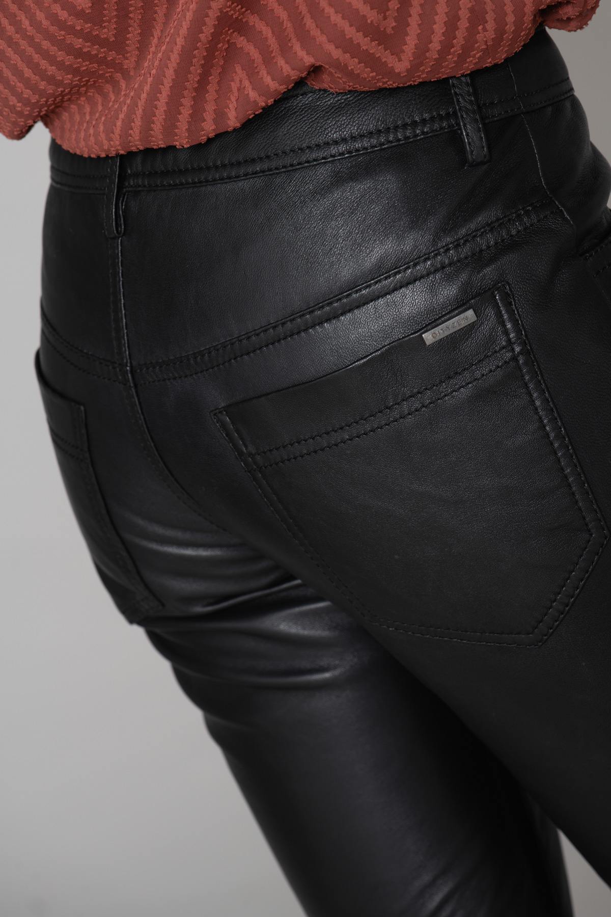 Five-pocket leather pants - Image n°9