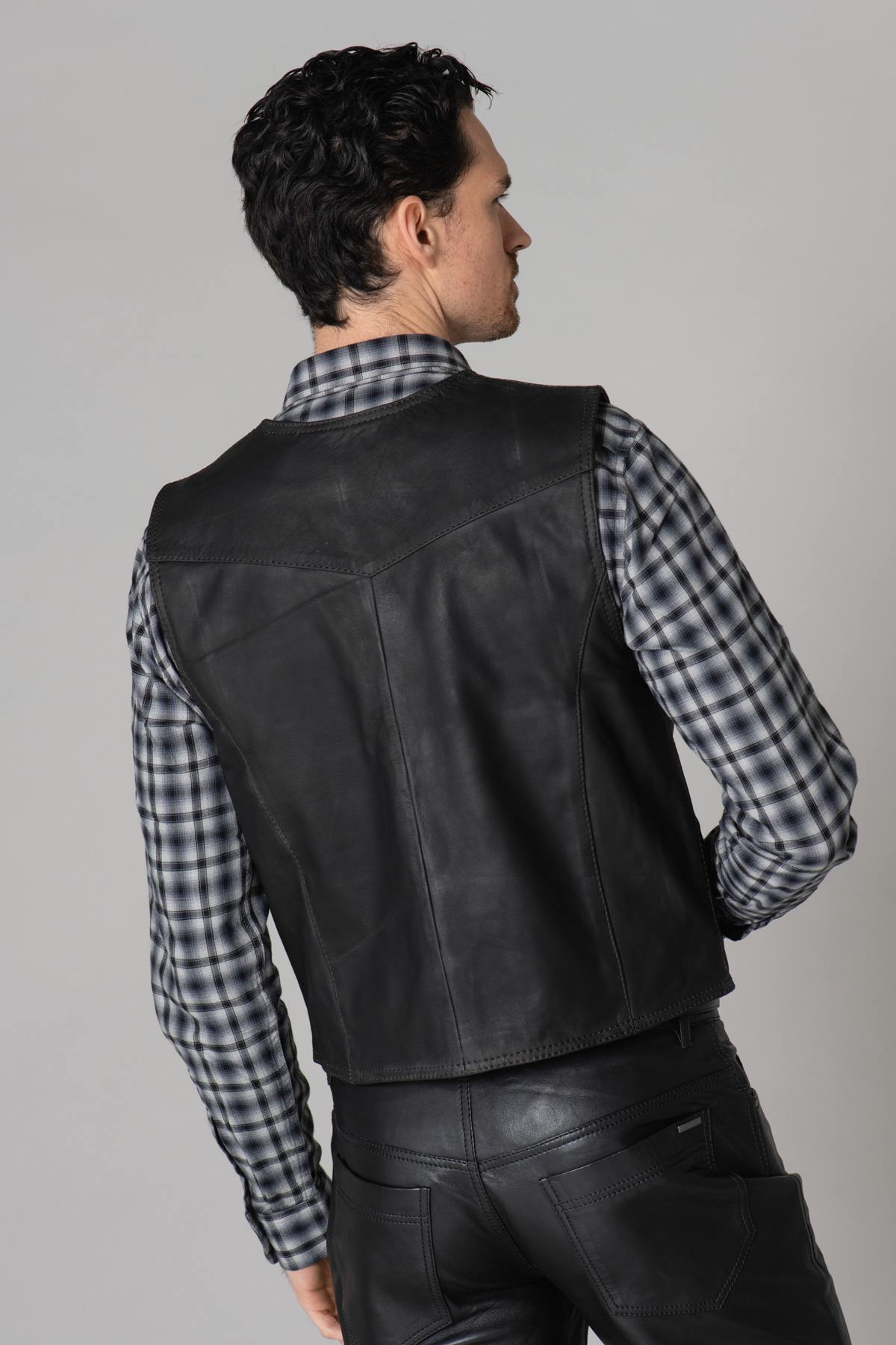 Oiled leather vest - Image n°13