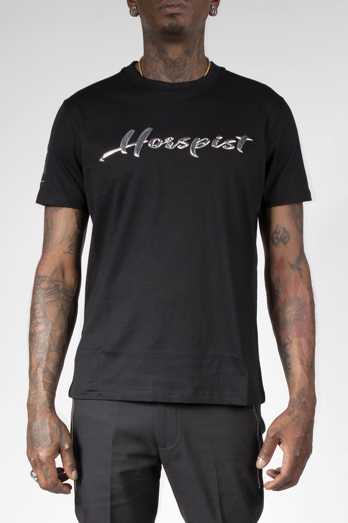 Black T-shirt and silver embossed logo - Image n°5