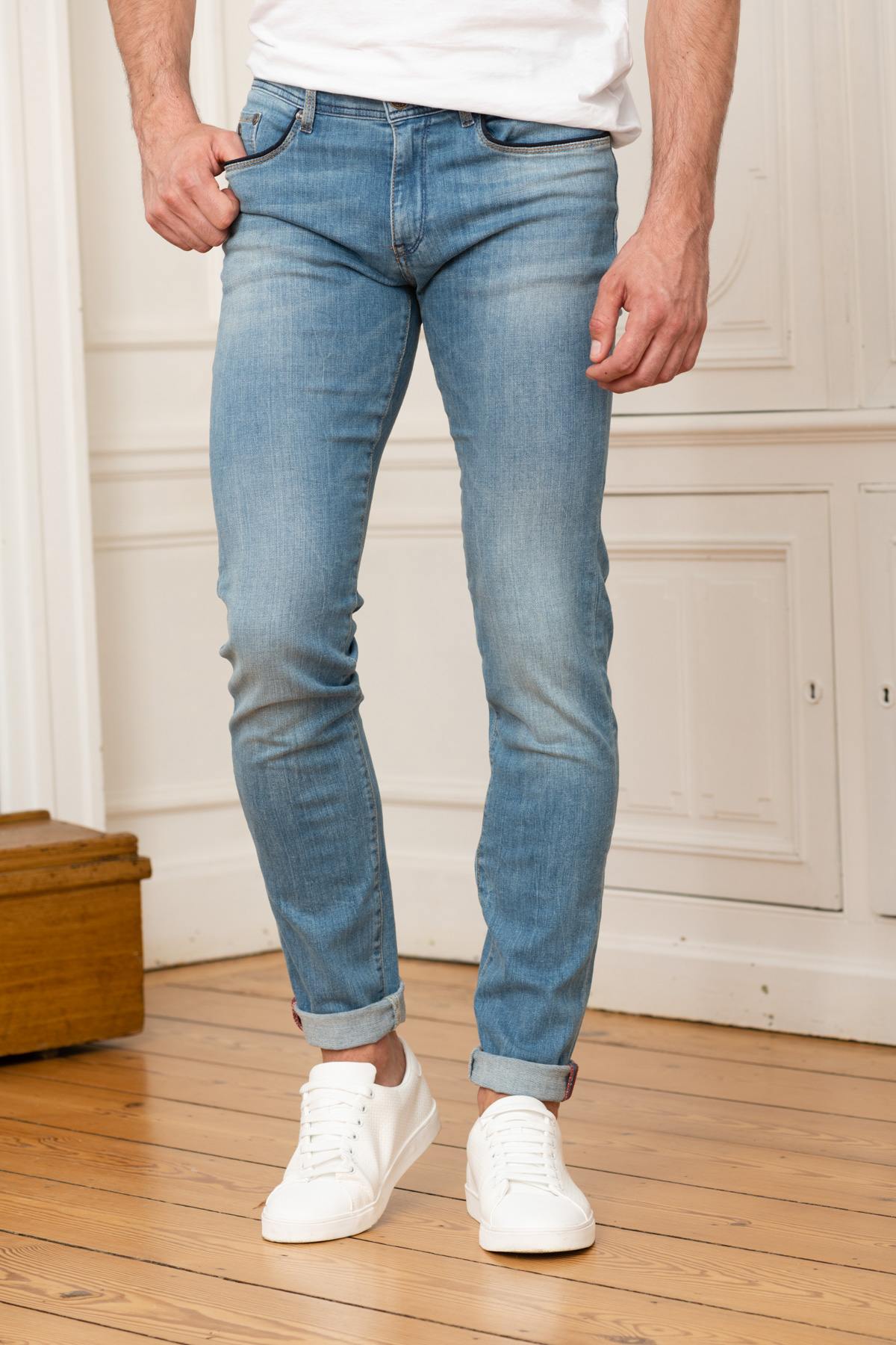 Light blue washed slim jeans - Image n°1