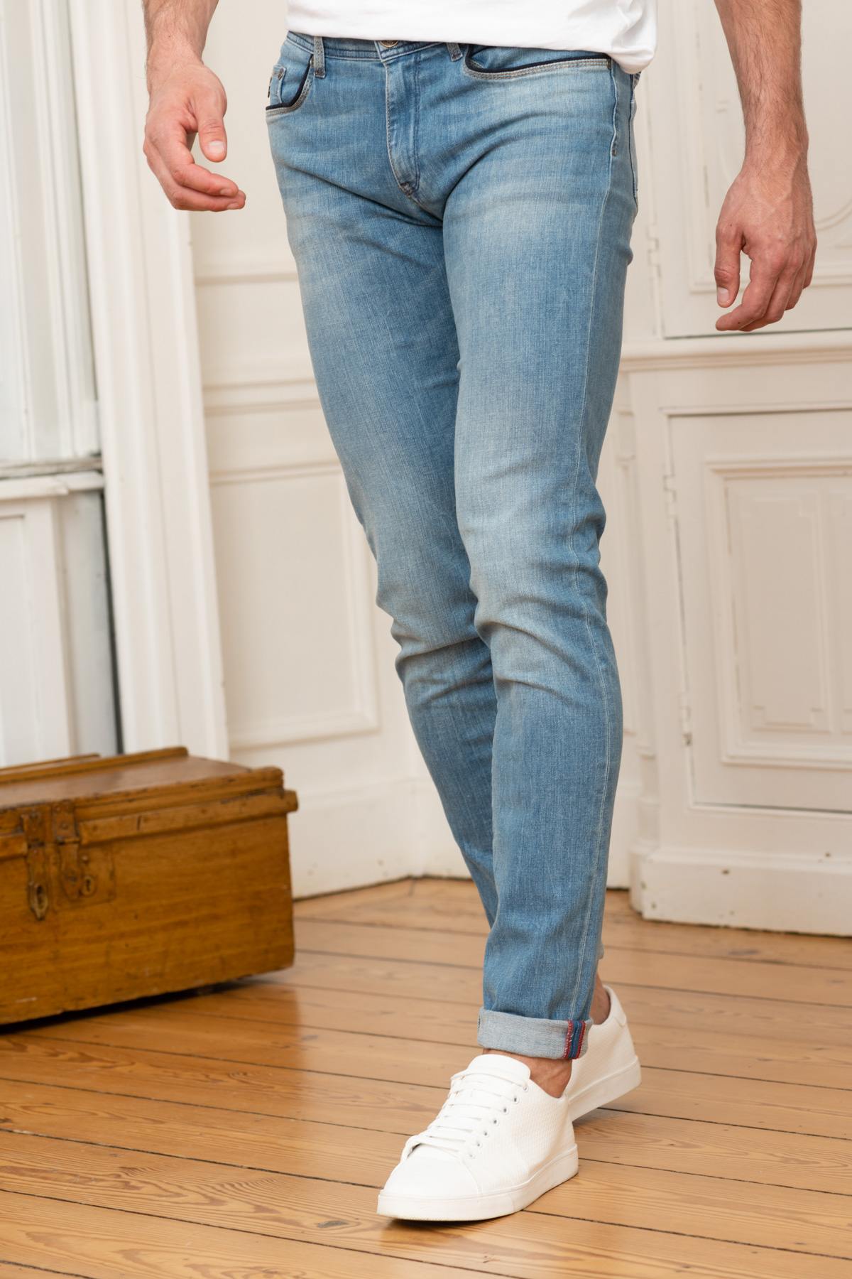 Light blue washed slim jeans - Image n°5