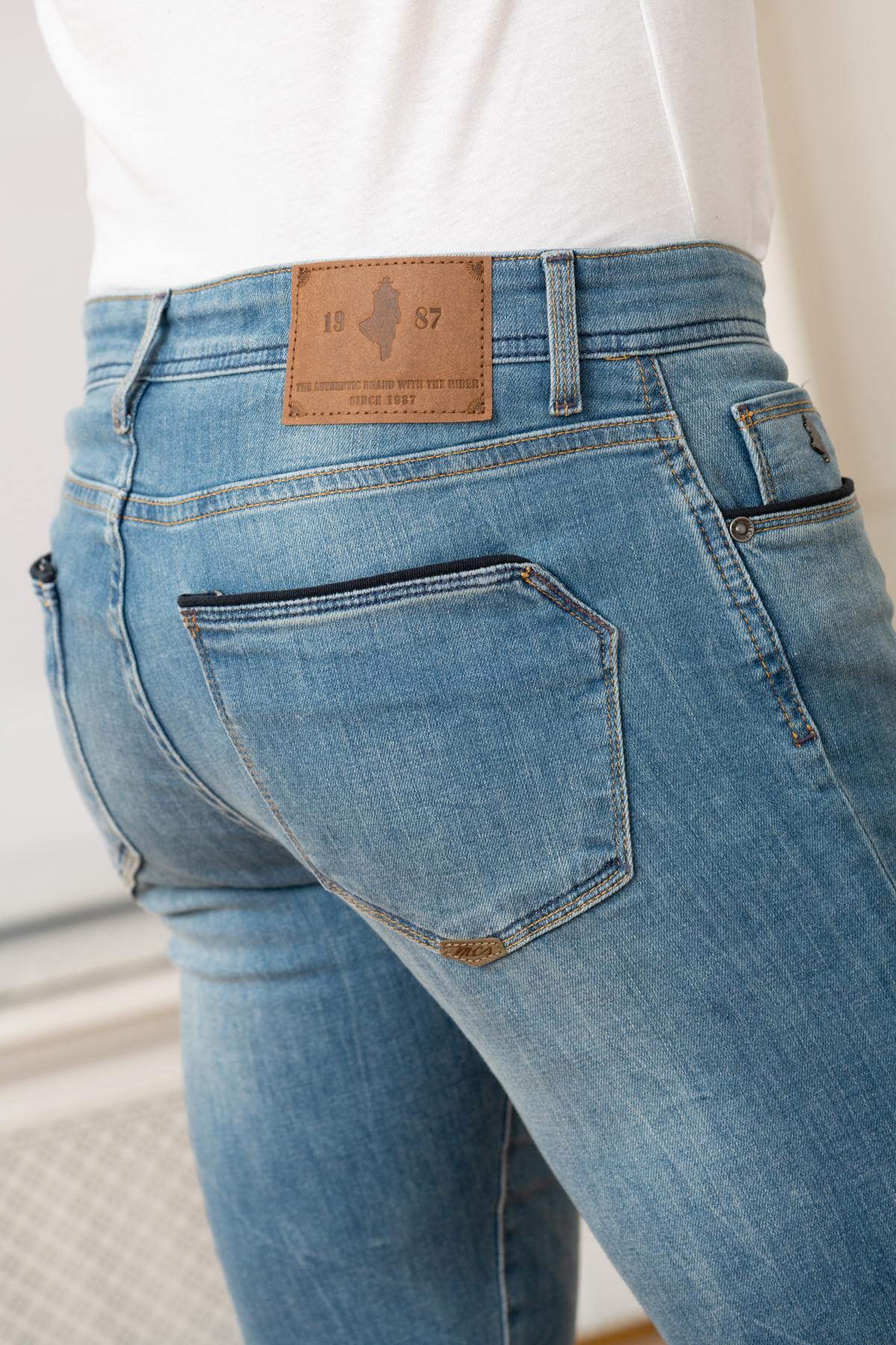 Light blue washed slim jeans - Image n°7