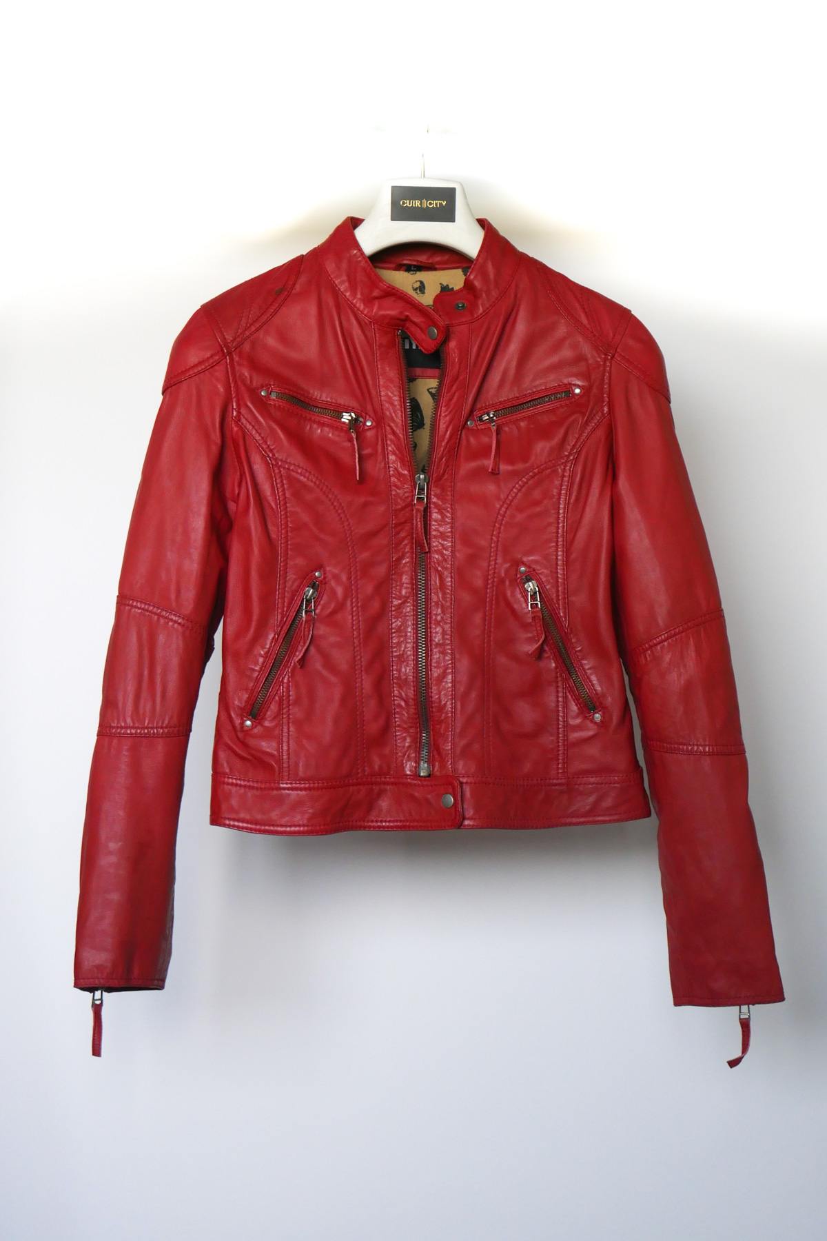 Women's red leather jacket - Image n°1