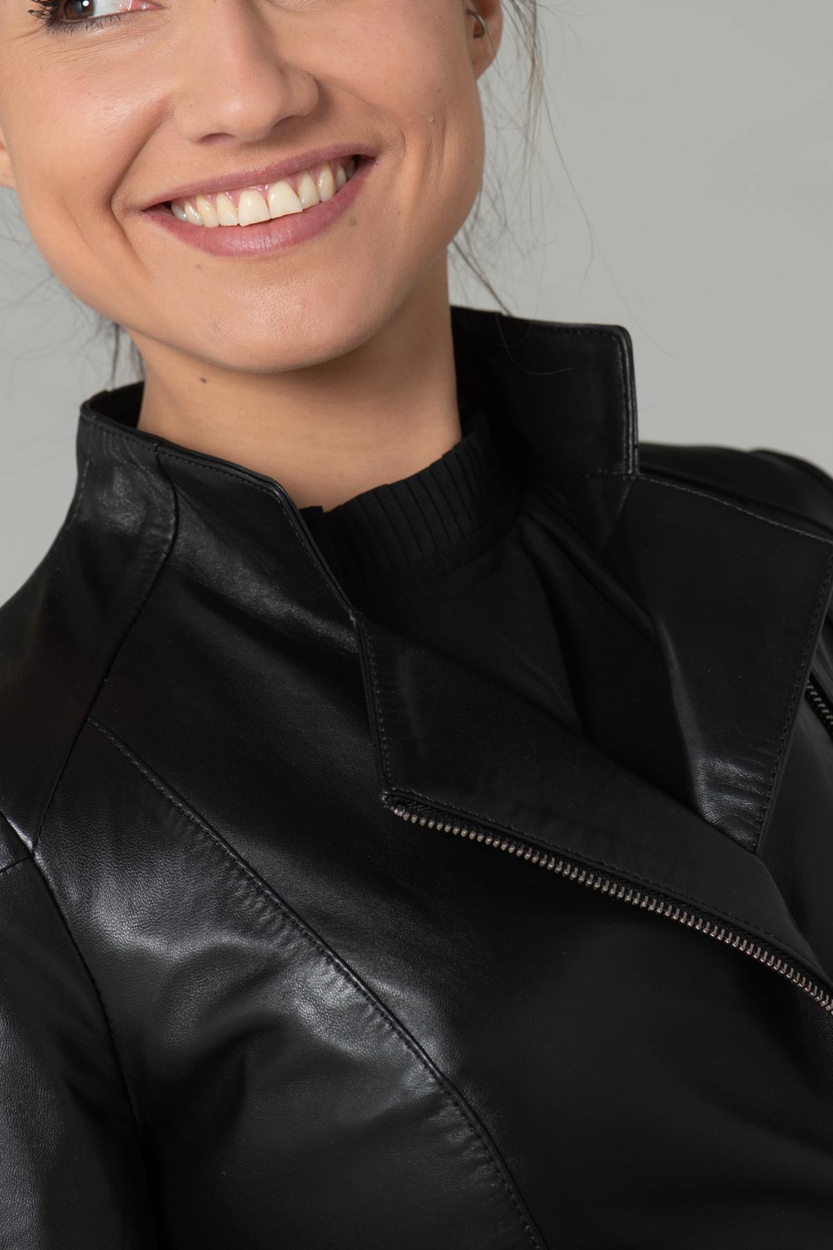 Elegant black leather jacket - Image n°8