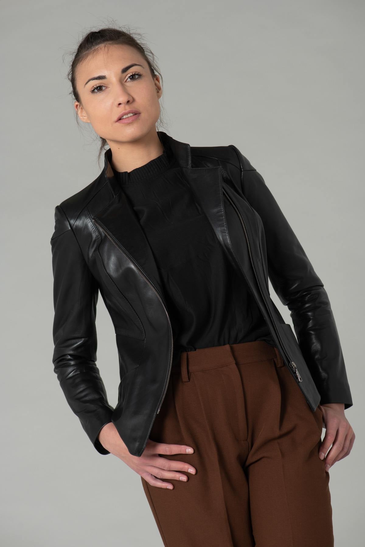 Elegant black leather jacket - Image n°1