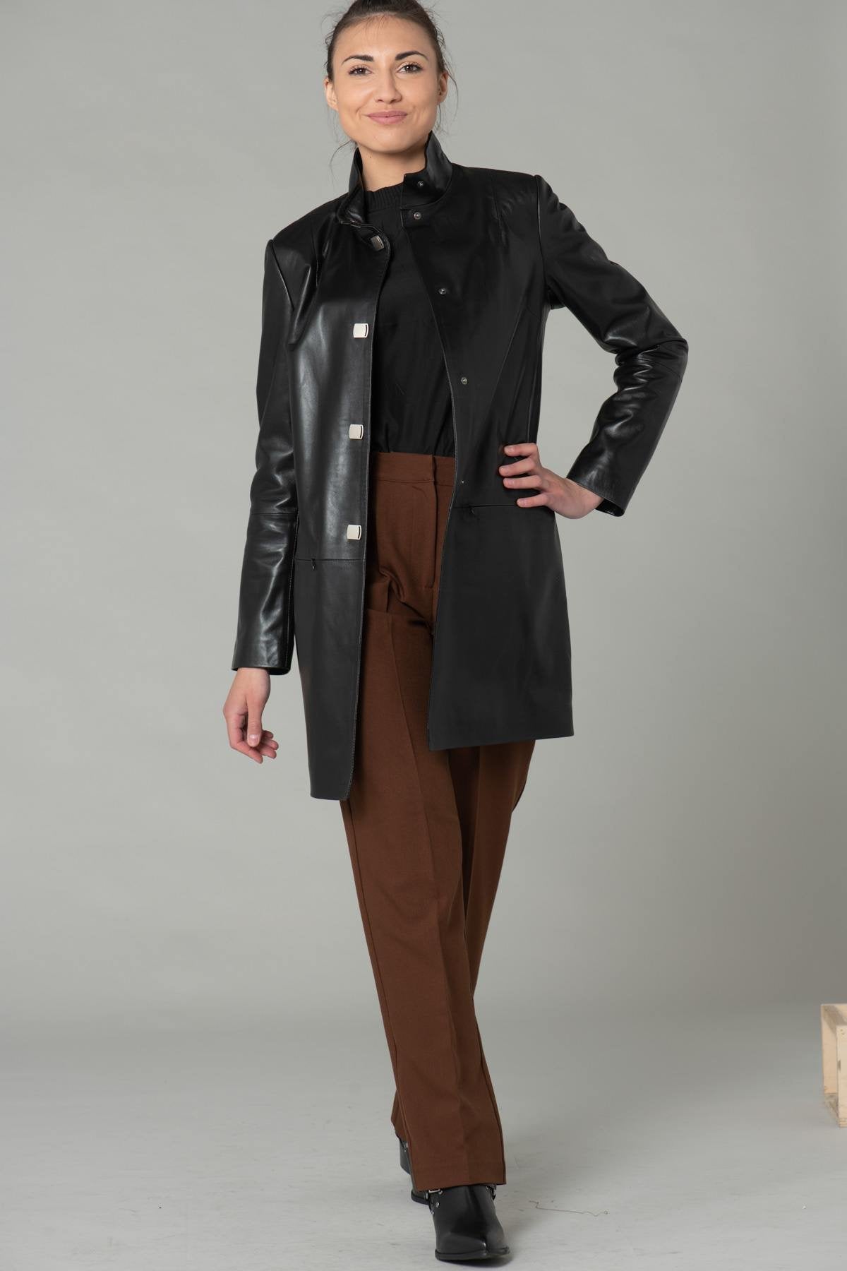 Women's black leather coat - Image n°1