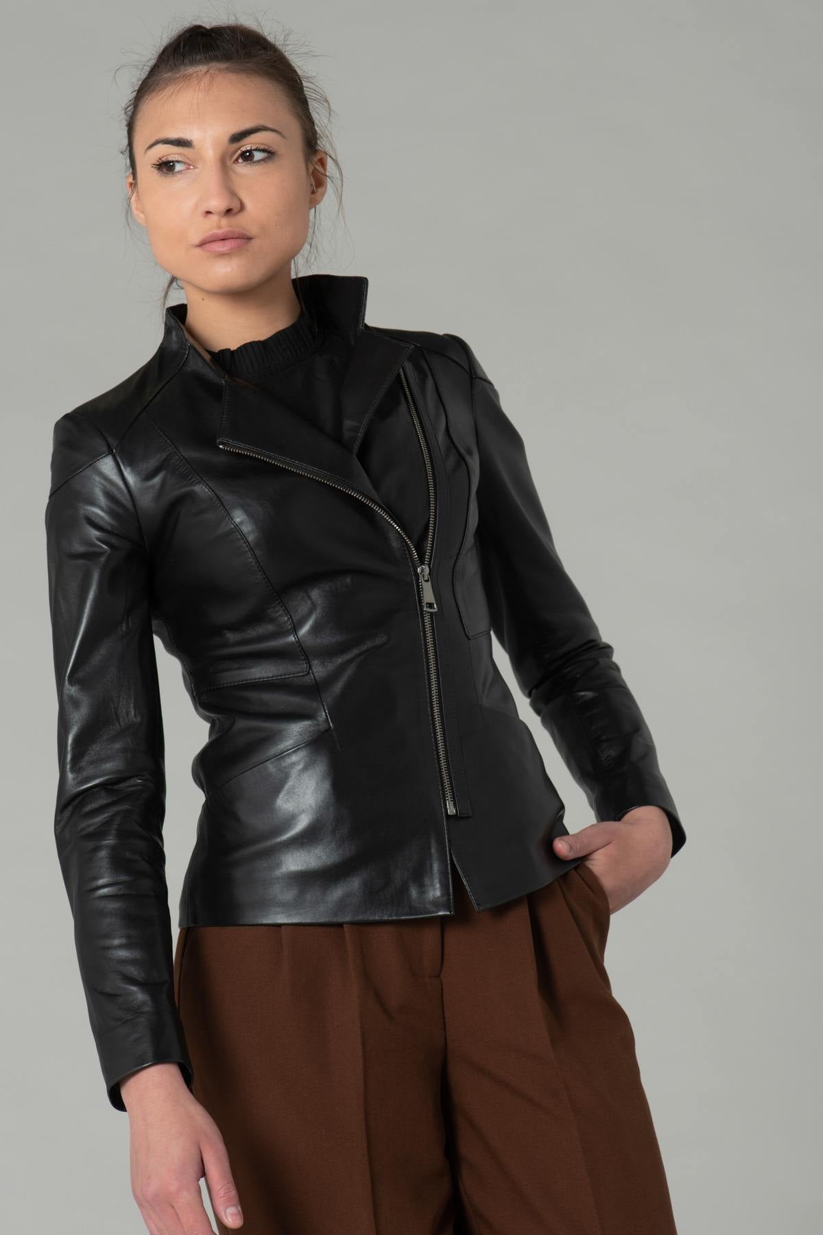 Elegant black leather jacket - Image n°4