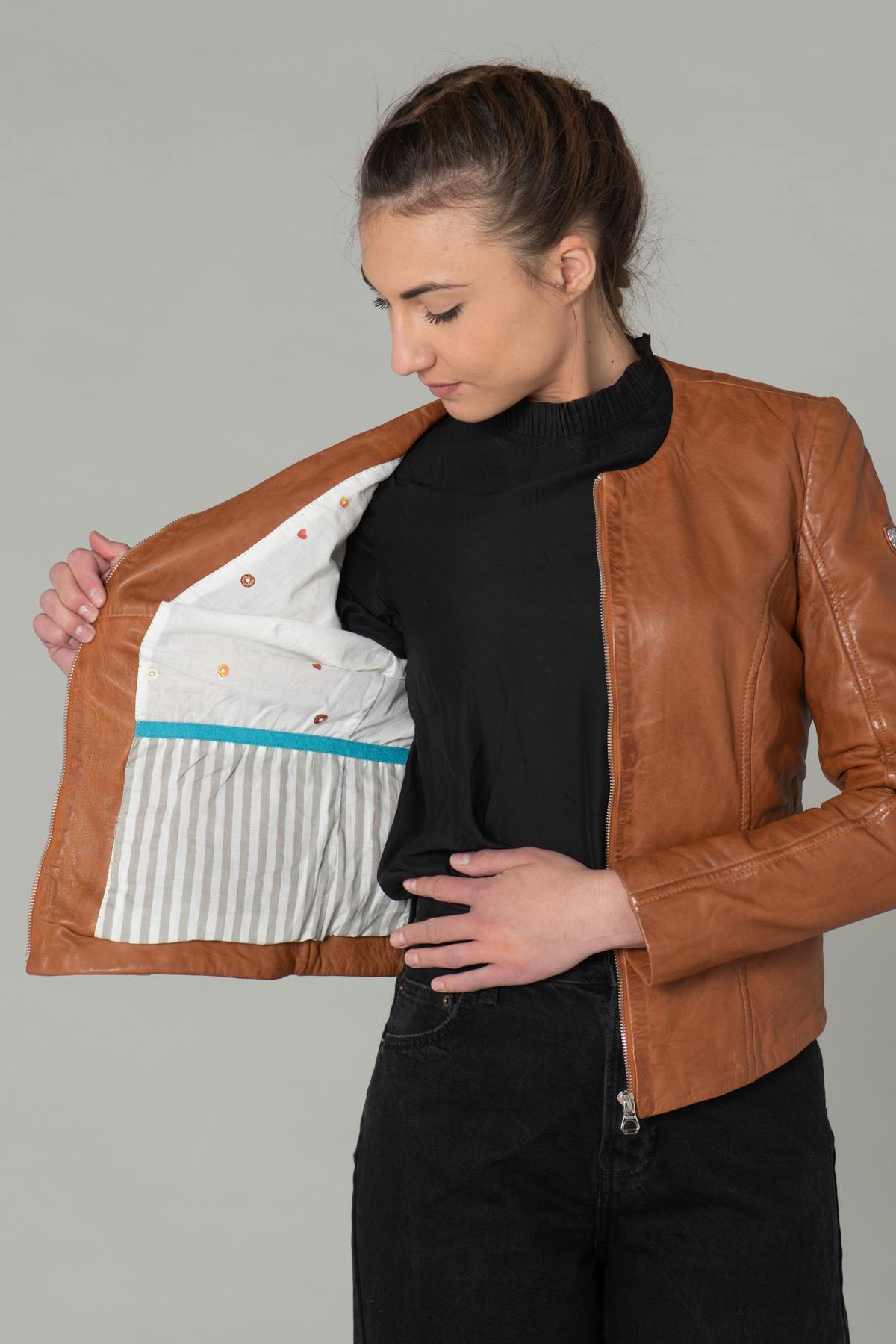 Women's cognac leather jacket - Image n°4