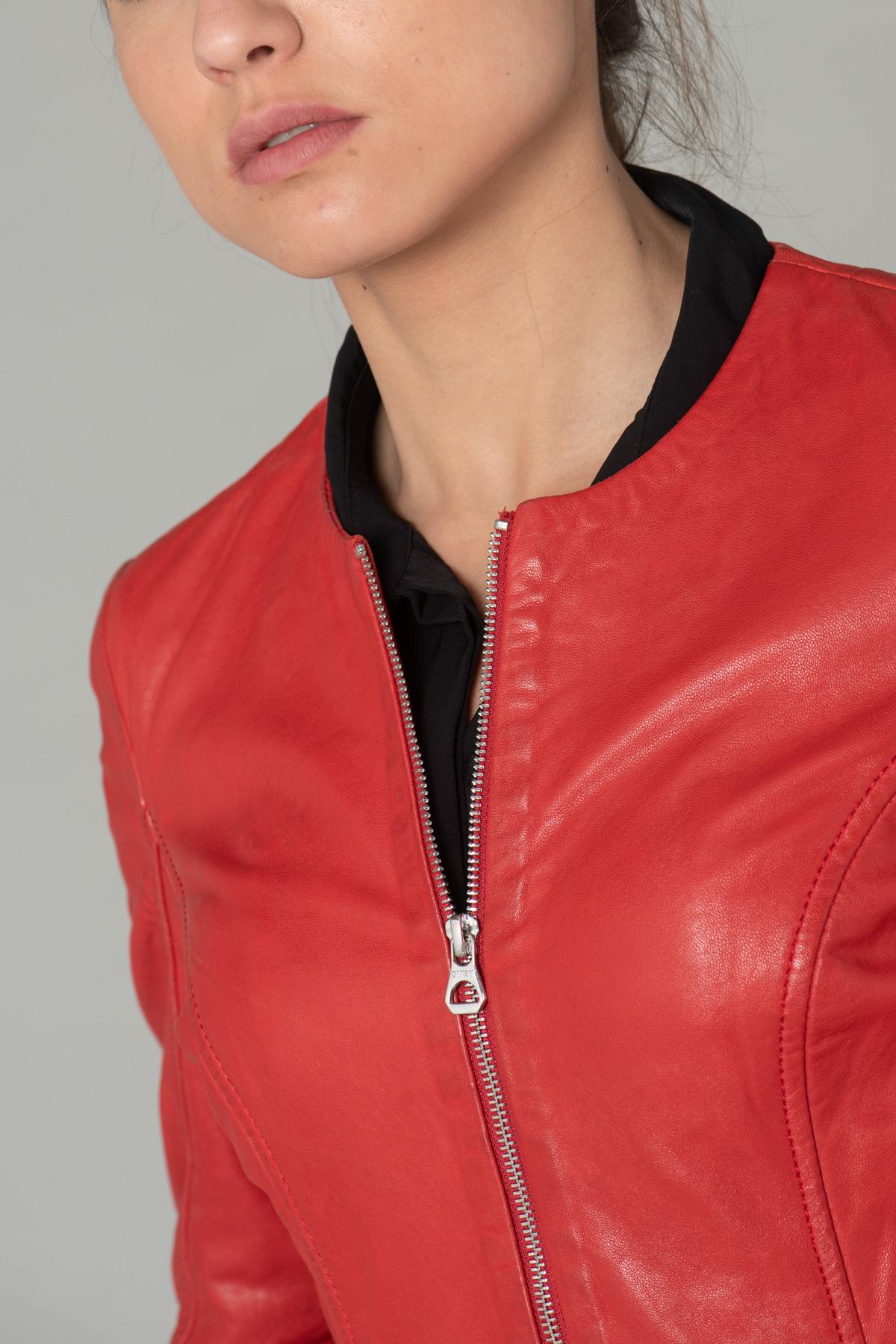 Round-neck red leather jacket - Image n°7