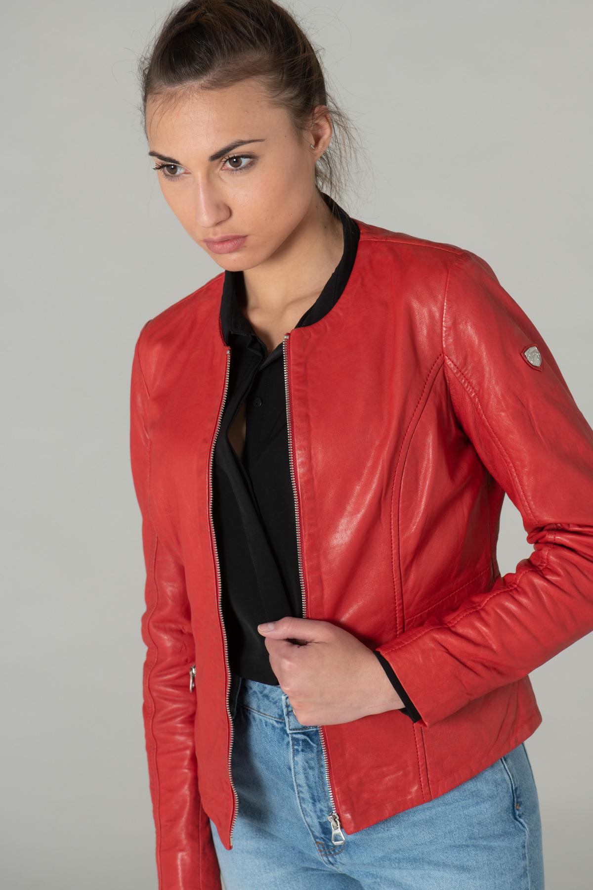 Round-neck red leather jacket - Image n°3