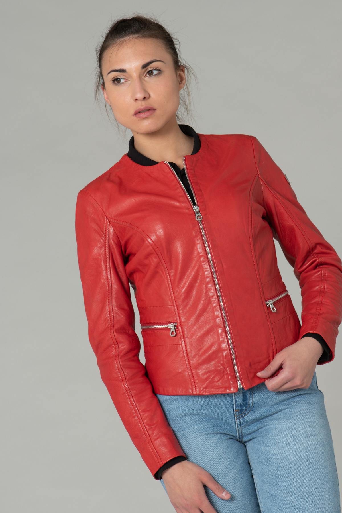 Round-neck red leather jacket - Image n°1