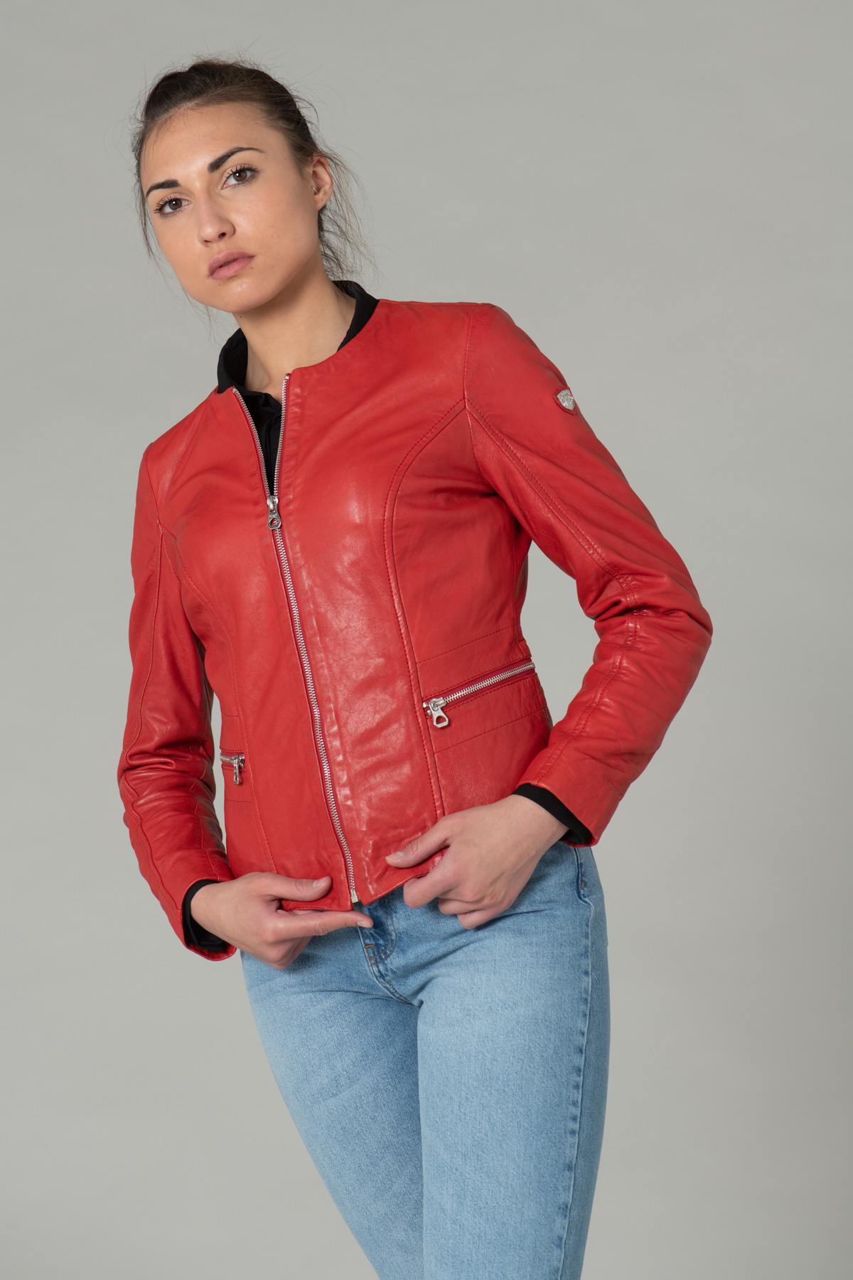 Round-neck red leather jacket - Image n°5