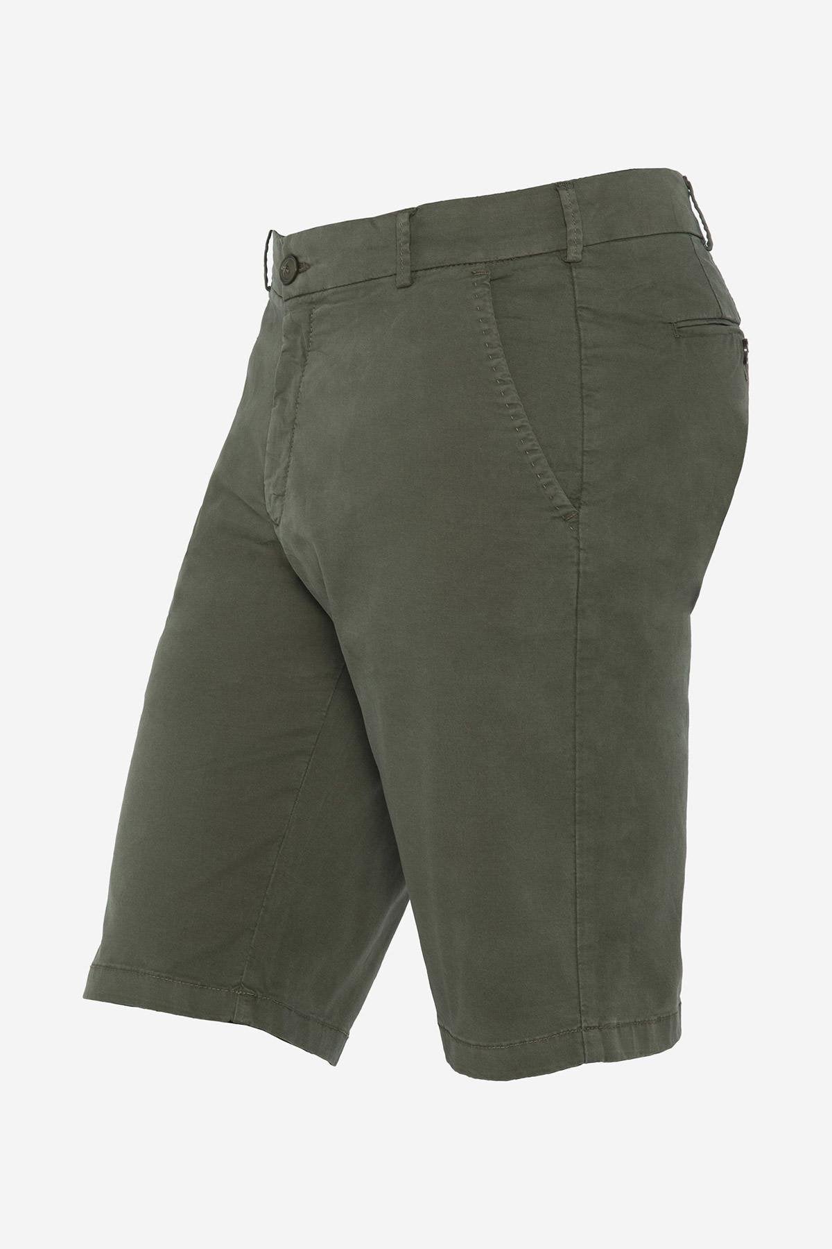 Men's khaki chino style shorts - Image n°3