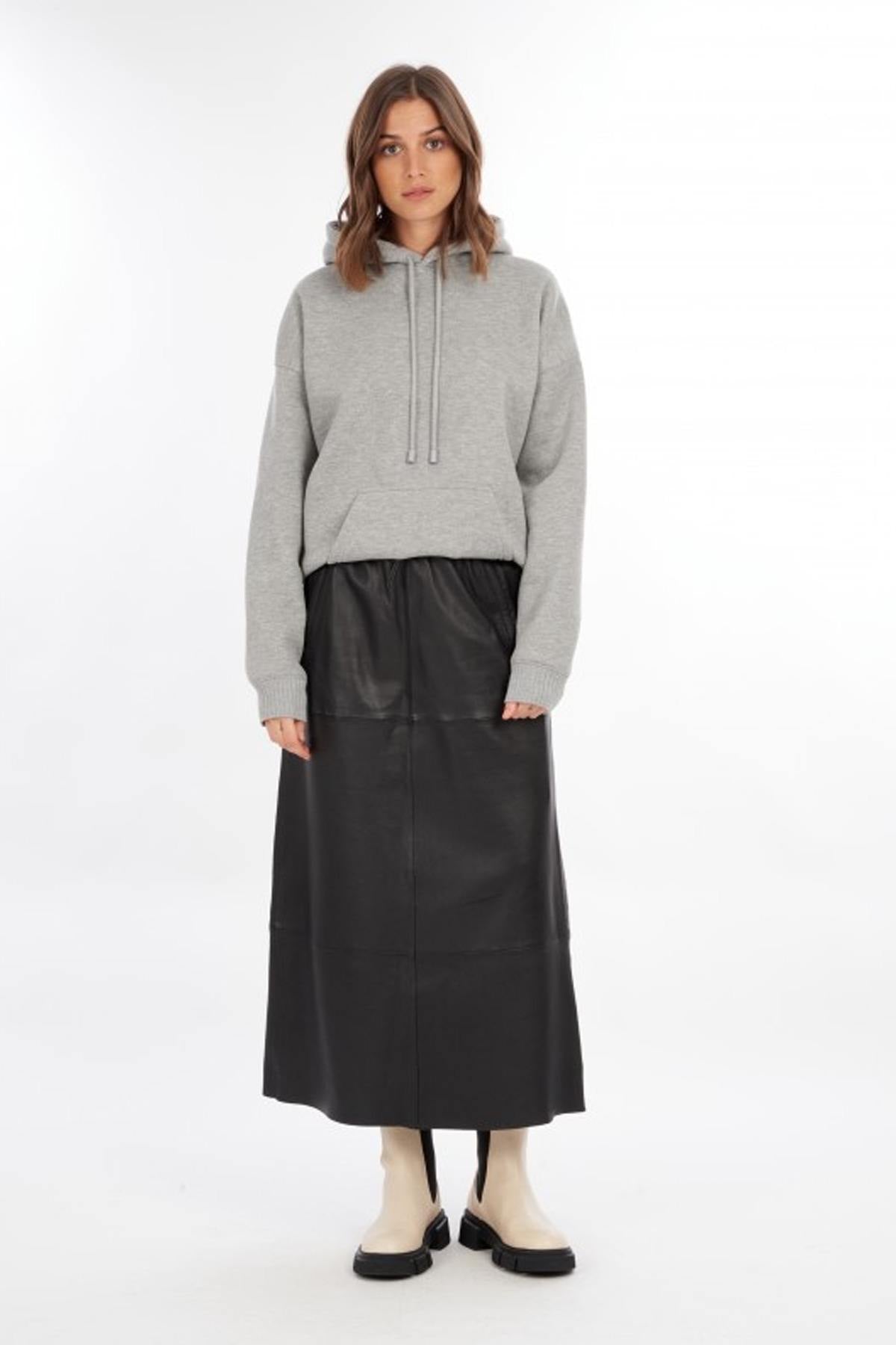 Long straight skirt in genuine leather - Image n°7