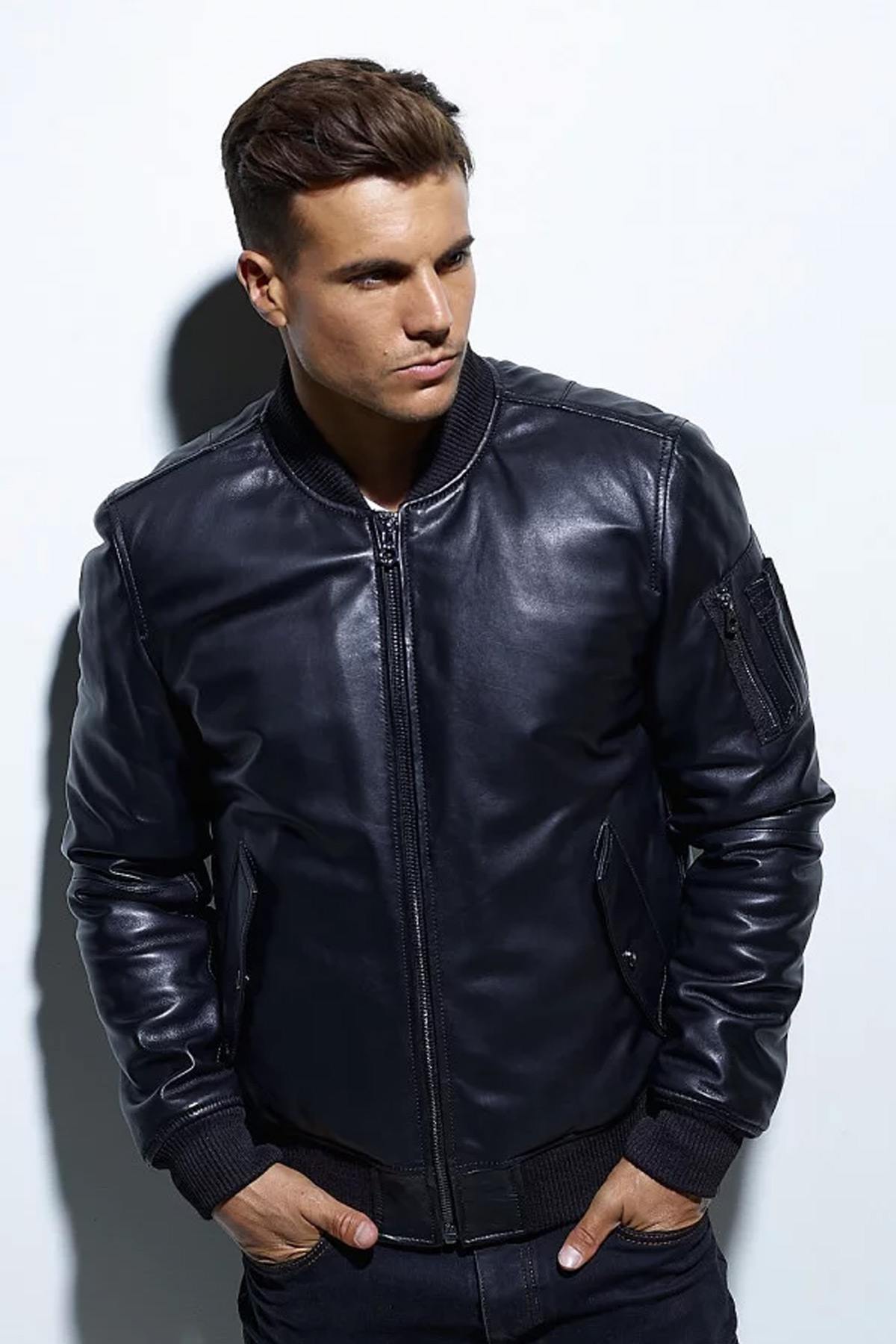 Bomber jacket in fine and supple black leather - Image n°4