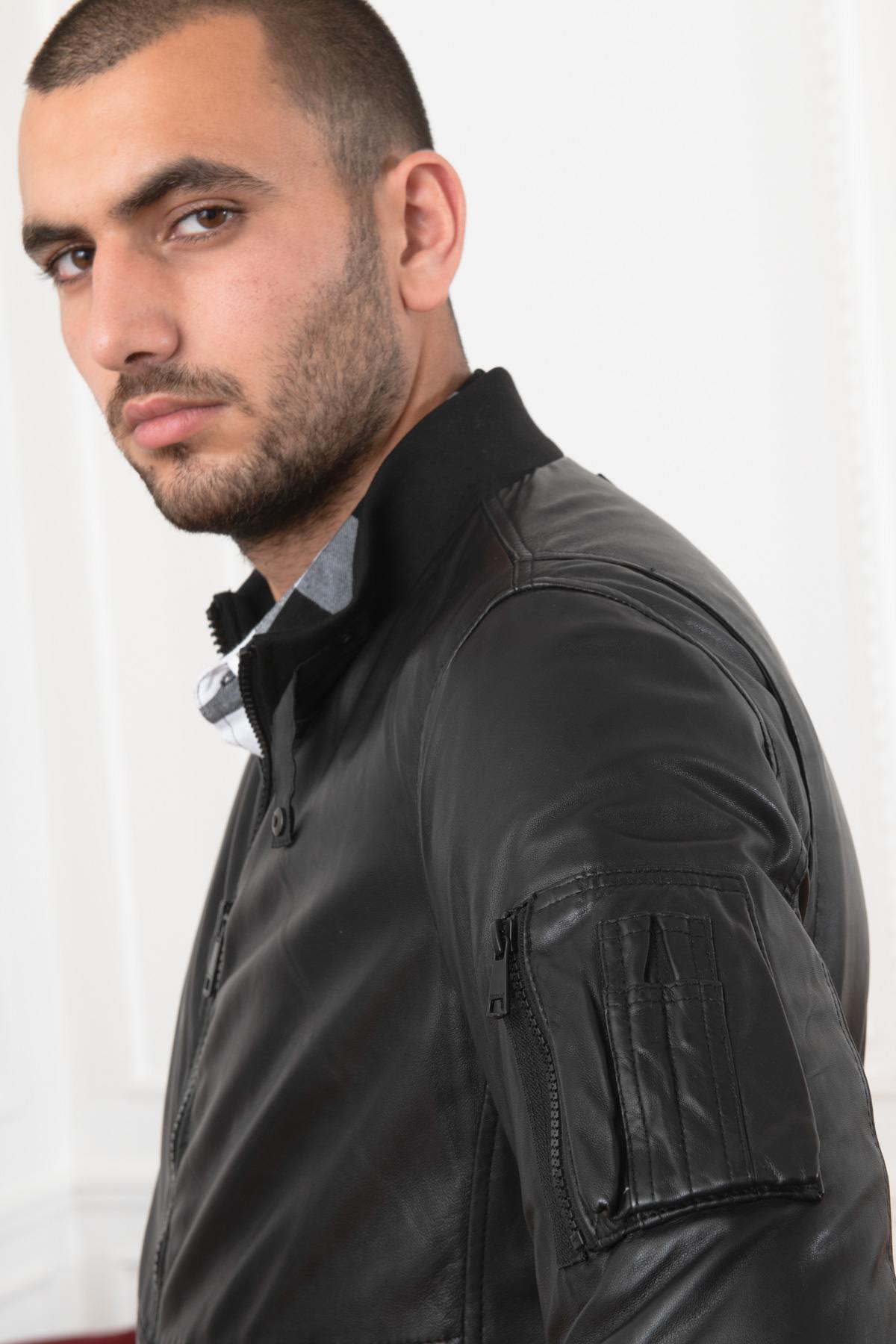 Black bomber leather jacket - Image n°8