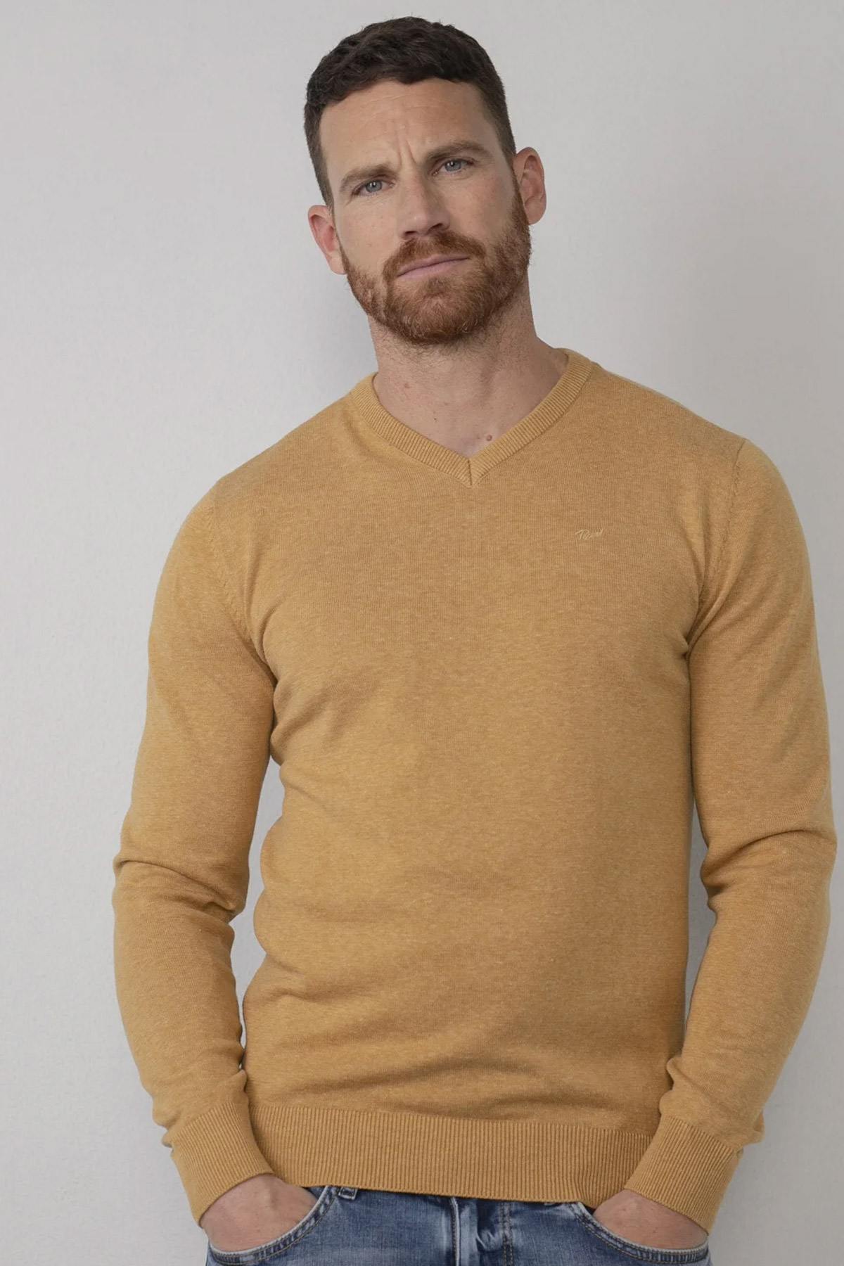 Men's light yellow v-neck sweater - Image n°1