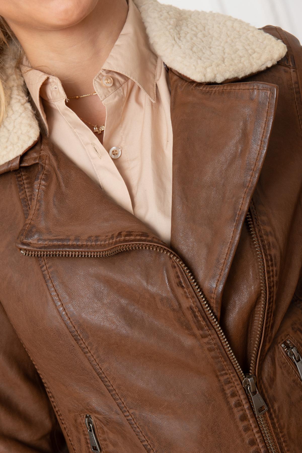 Brown leather jacket with fur collar - Image n°6