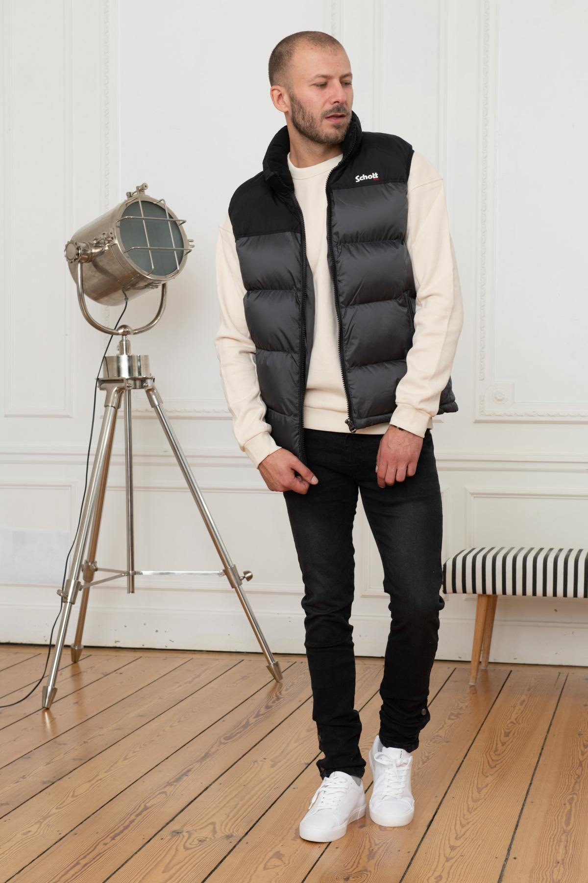 Gray and black sleeveless down jacket - Image n°2