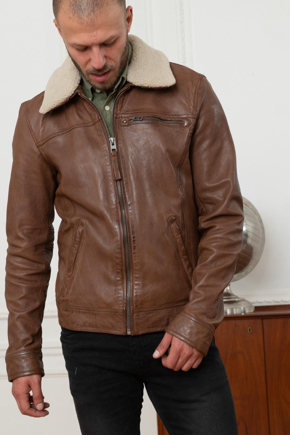 Brown leather jacket with fur collar - Image n°1