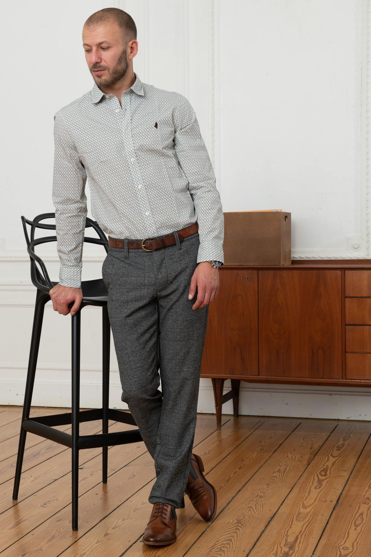 Men's white and brown patterned shirt - Image n°2