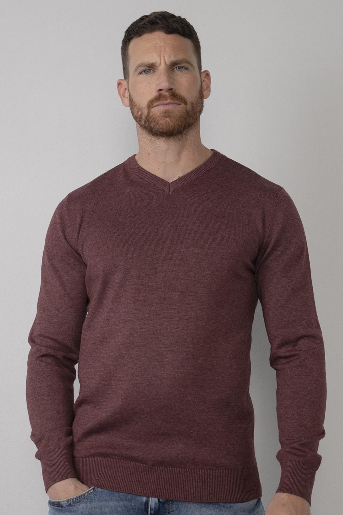 Burgundy V-neck knit sweater - Image n°1