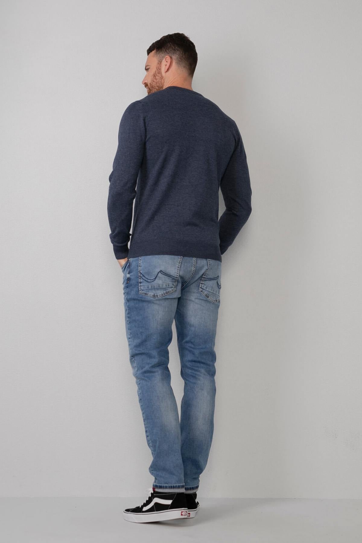 Men's navy blue v-neck sweater - Image n°4