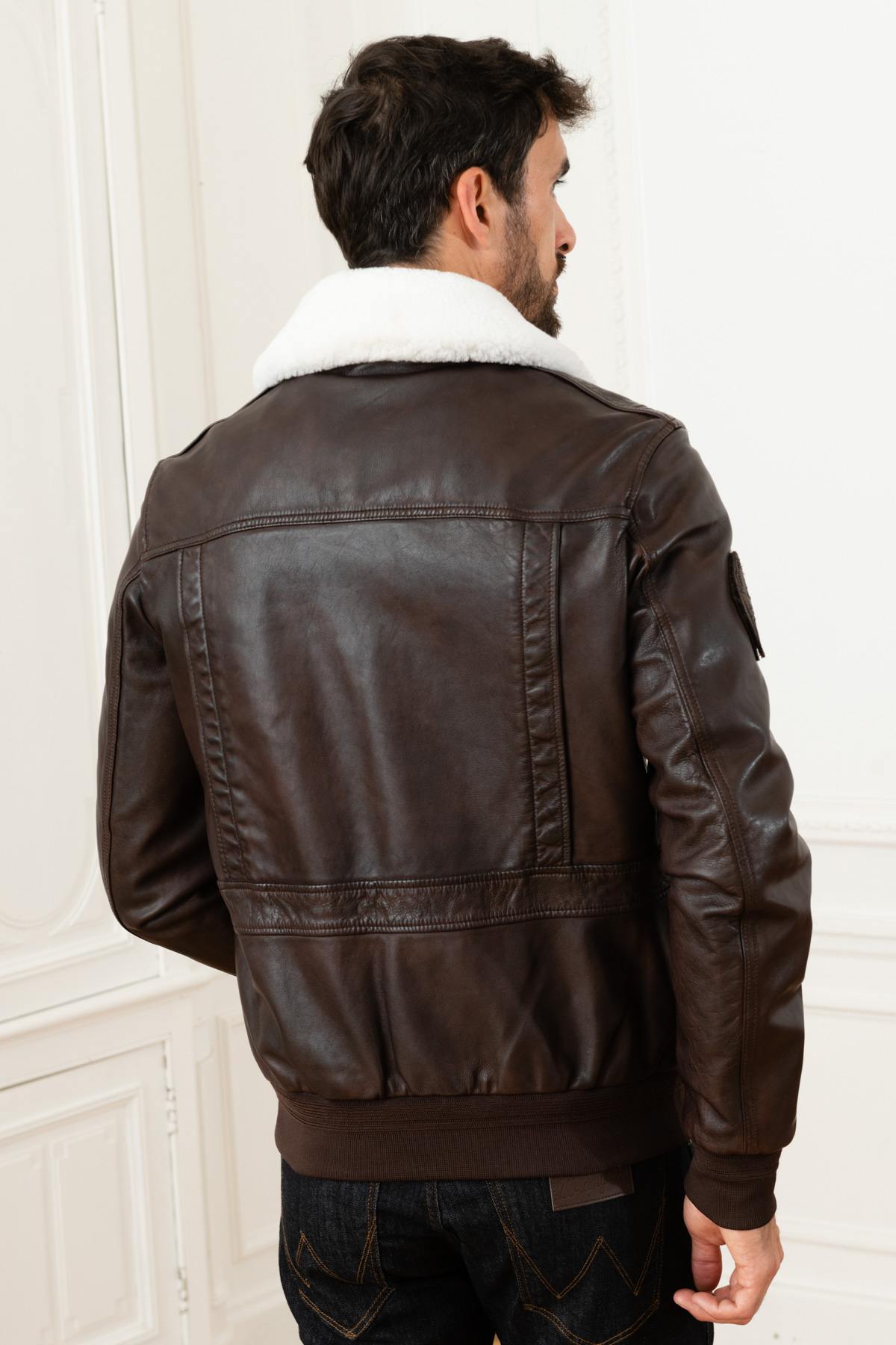 Brown leather pilot jacket with removable fur-lined collar - Image n°6