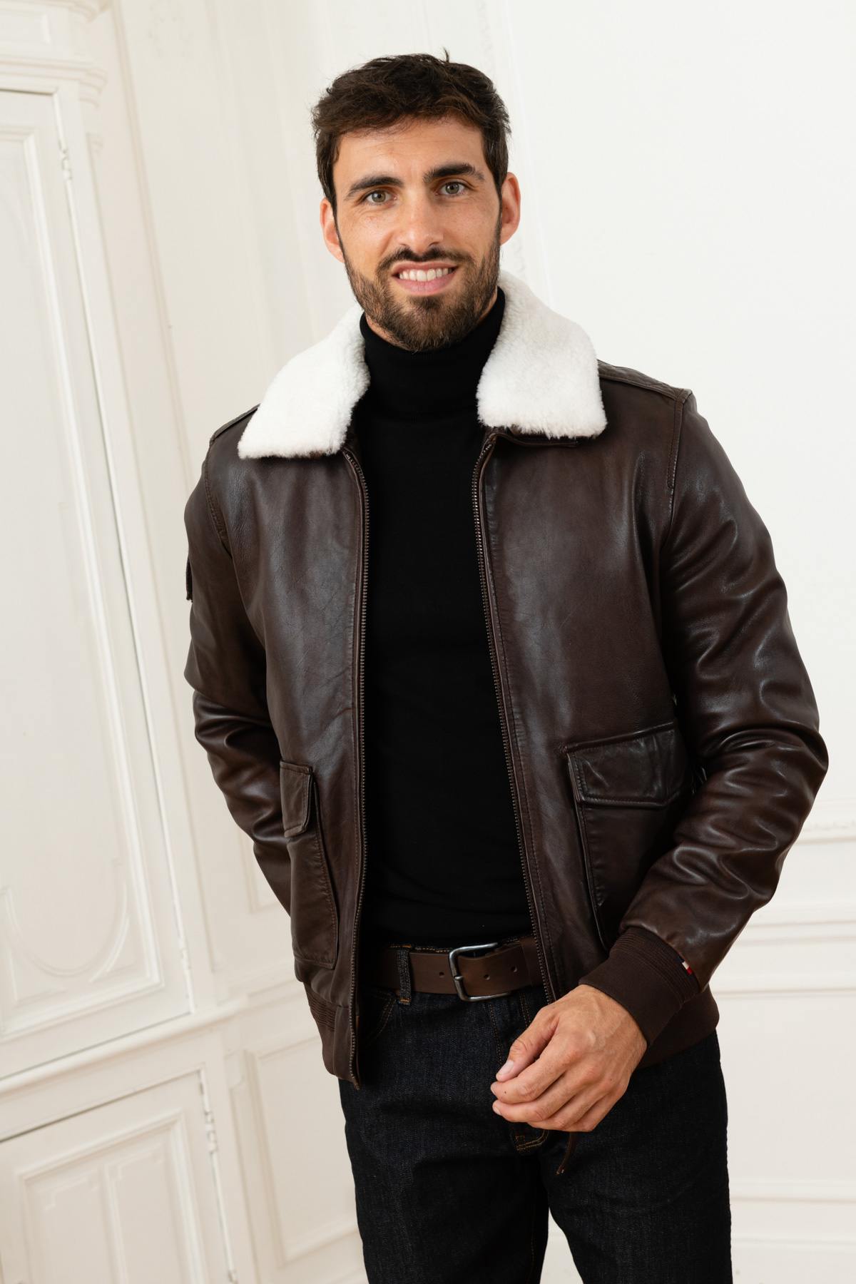 Brown leather pilot jacket with removable fur-lined collar - Image n°3