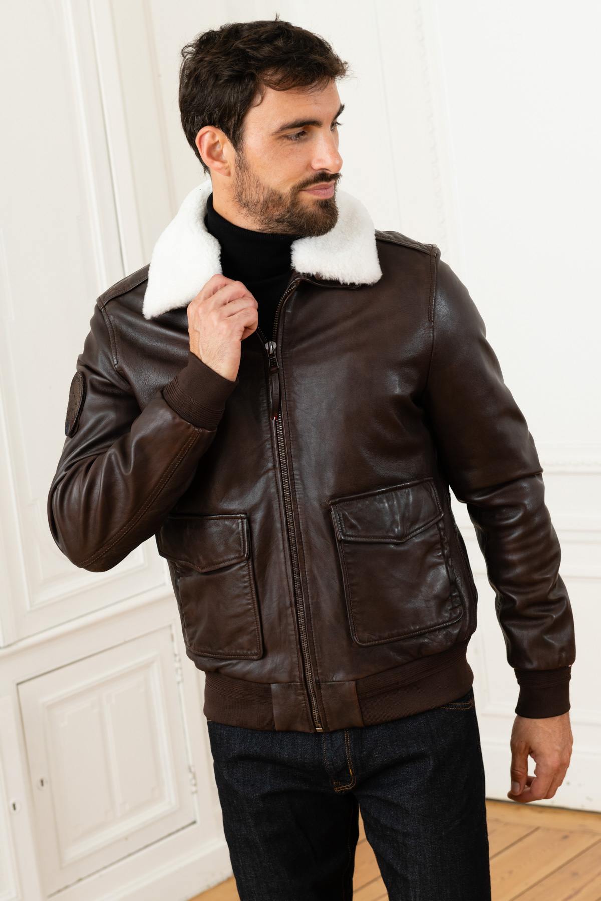 Brown leather pilot jacket with removable fur-lined collar - Image n°4