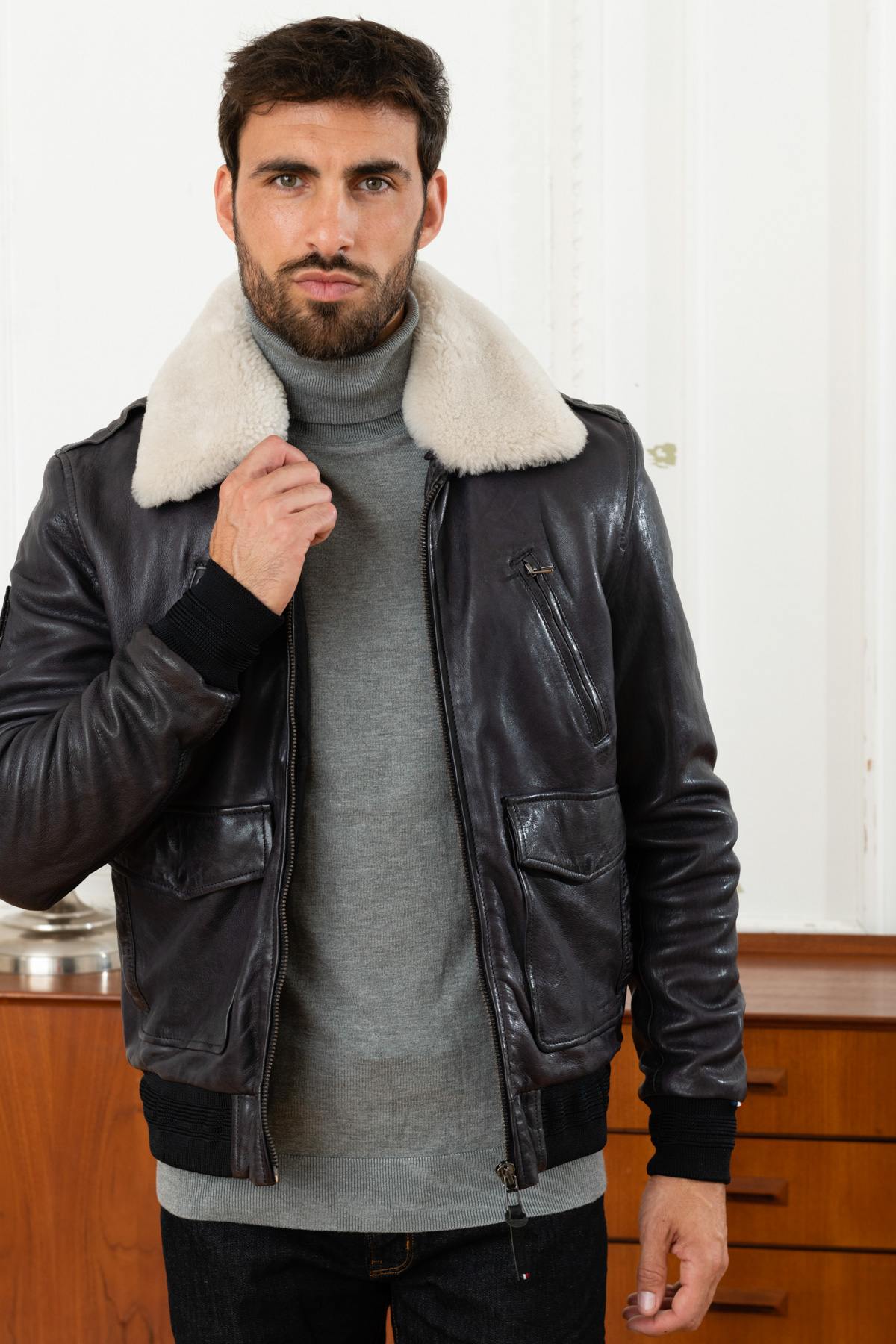 PAF jacket in blue leather and white fur collar - Image n°4