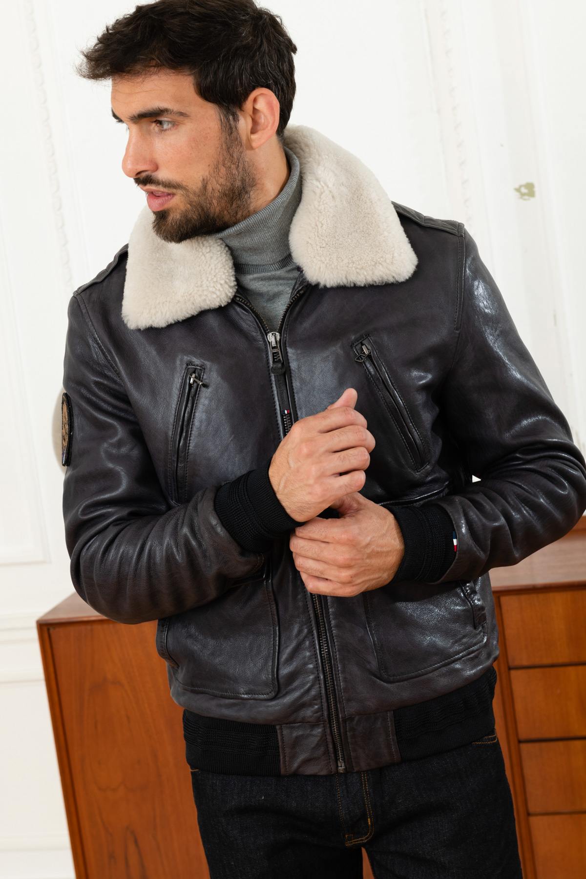 PAF jacket in blue leather and white fur collar - Image n°7