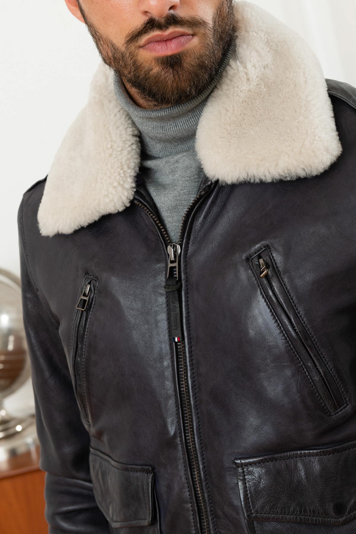 PAF jacket in blue leather and white fur collar - Image n°8