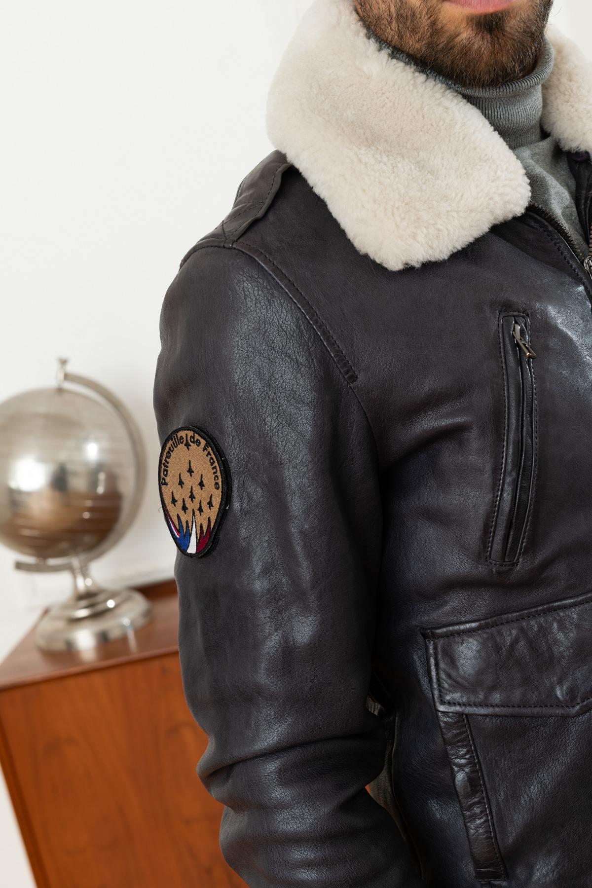 PAF jacket in blue leather and white fur collar - Image n°2