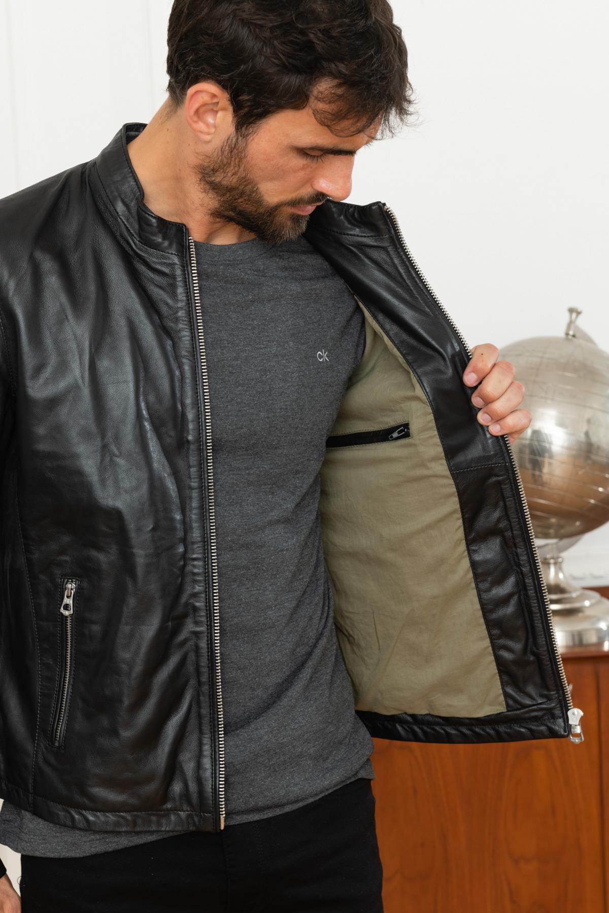 Round collar jacket in black genuine leather - Image n°4