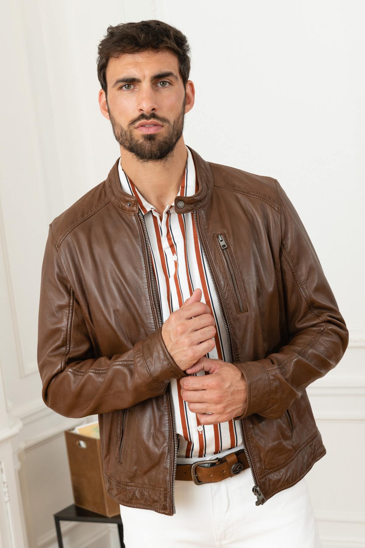 Classic Brown Leather Jacket - Image n°3