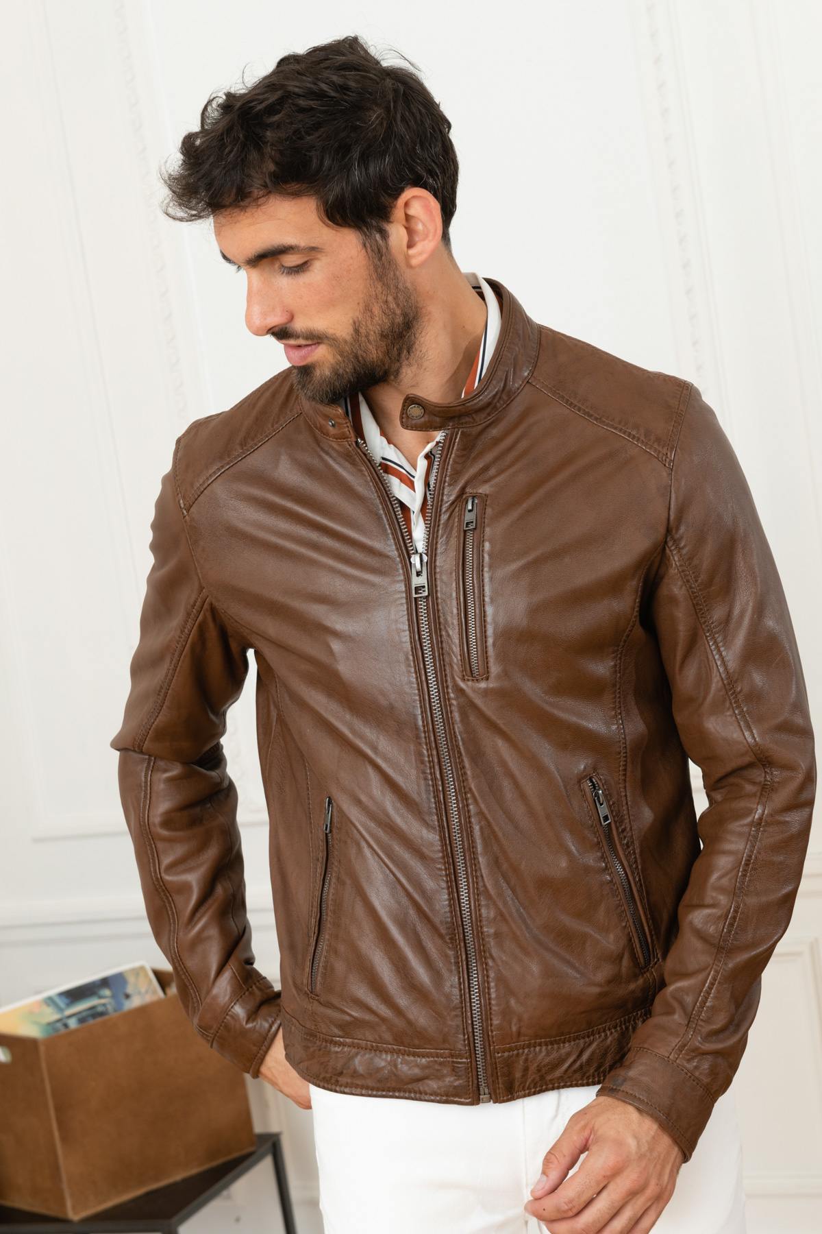 Classic Brown Leather Jacket - Image n°1