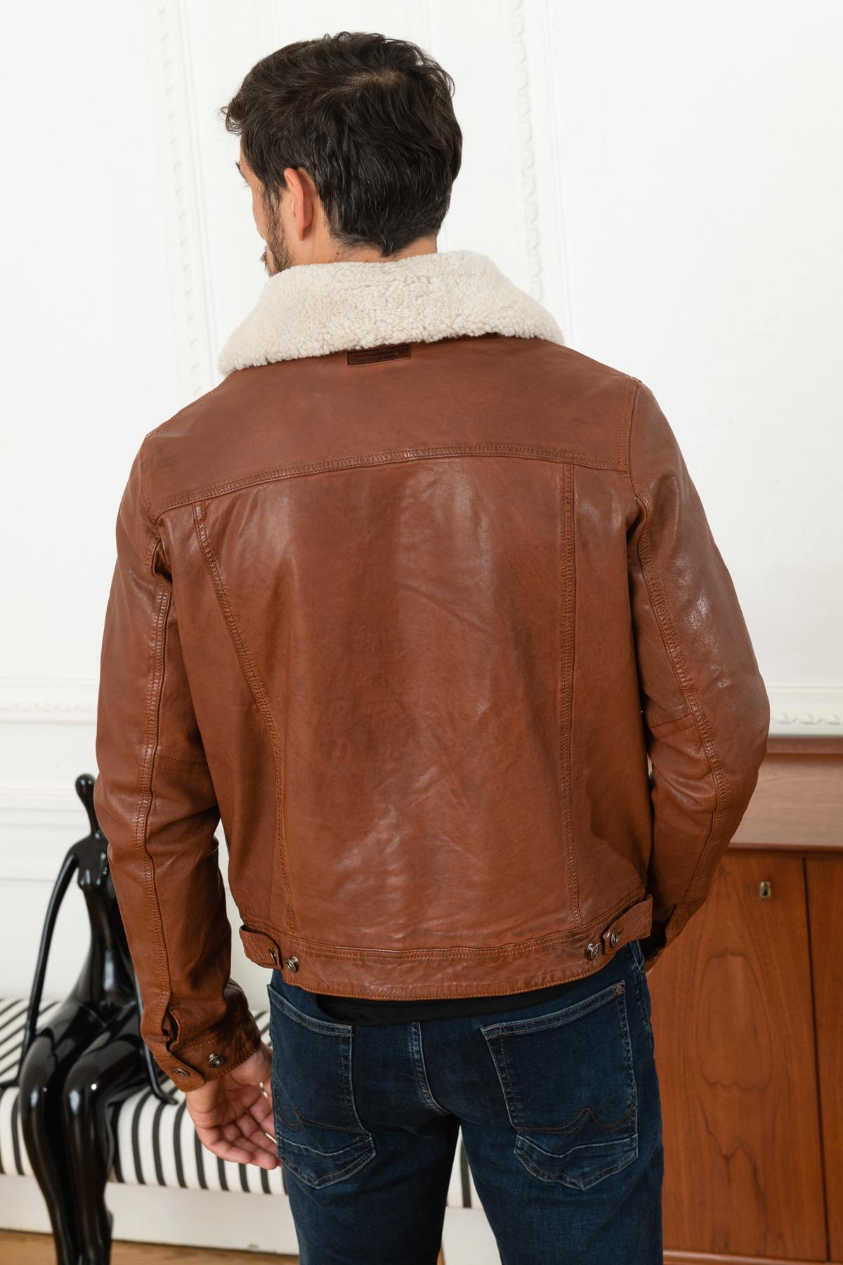 Leather jacket with faux fur collar - Image n°4