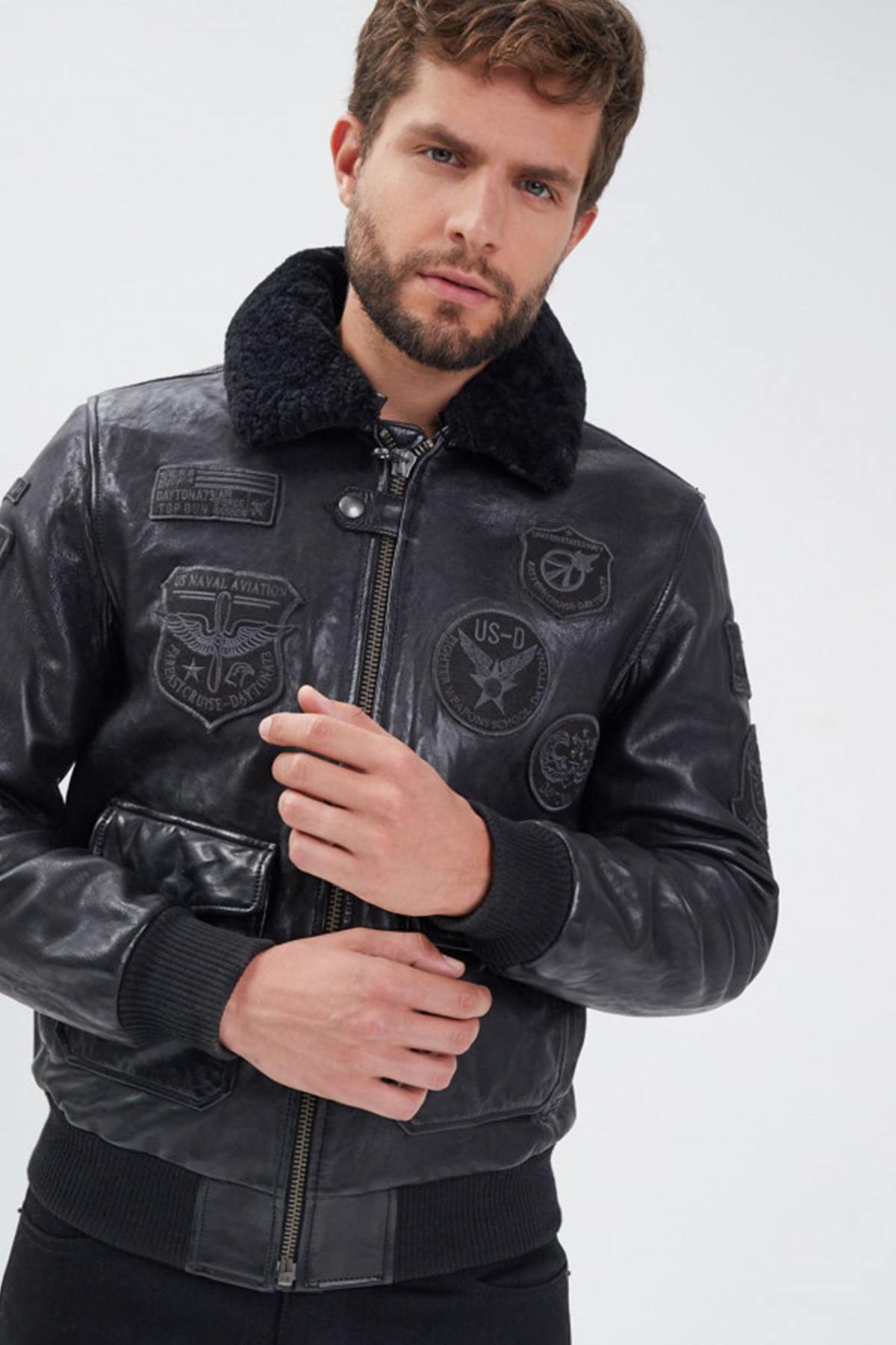 Monochrome black pilot jacket with badges - Image n°2